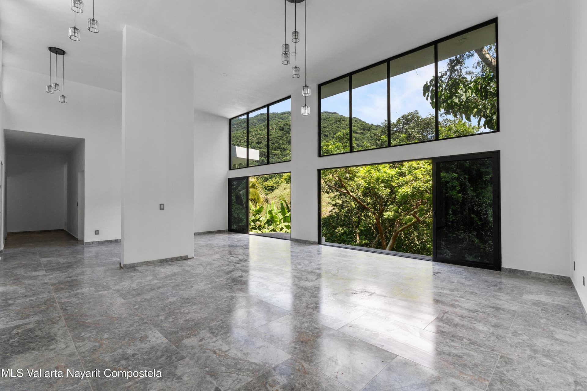 1042 Carmino Vallejo 11