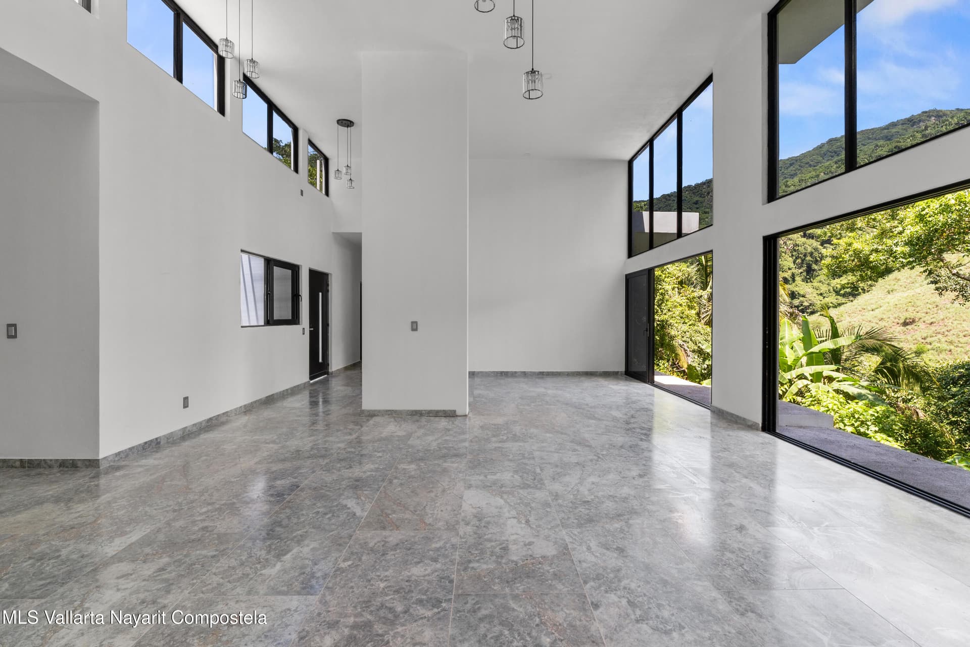 1042 Carmino Vallejo 12
