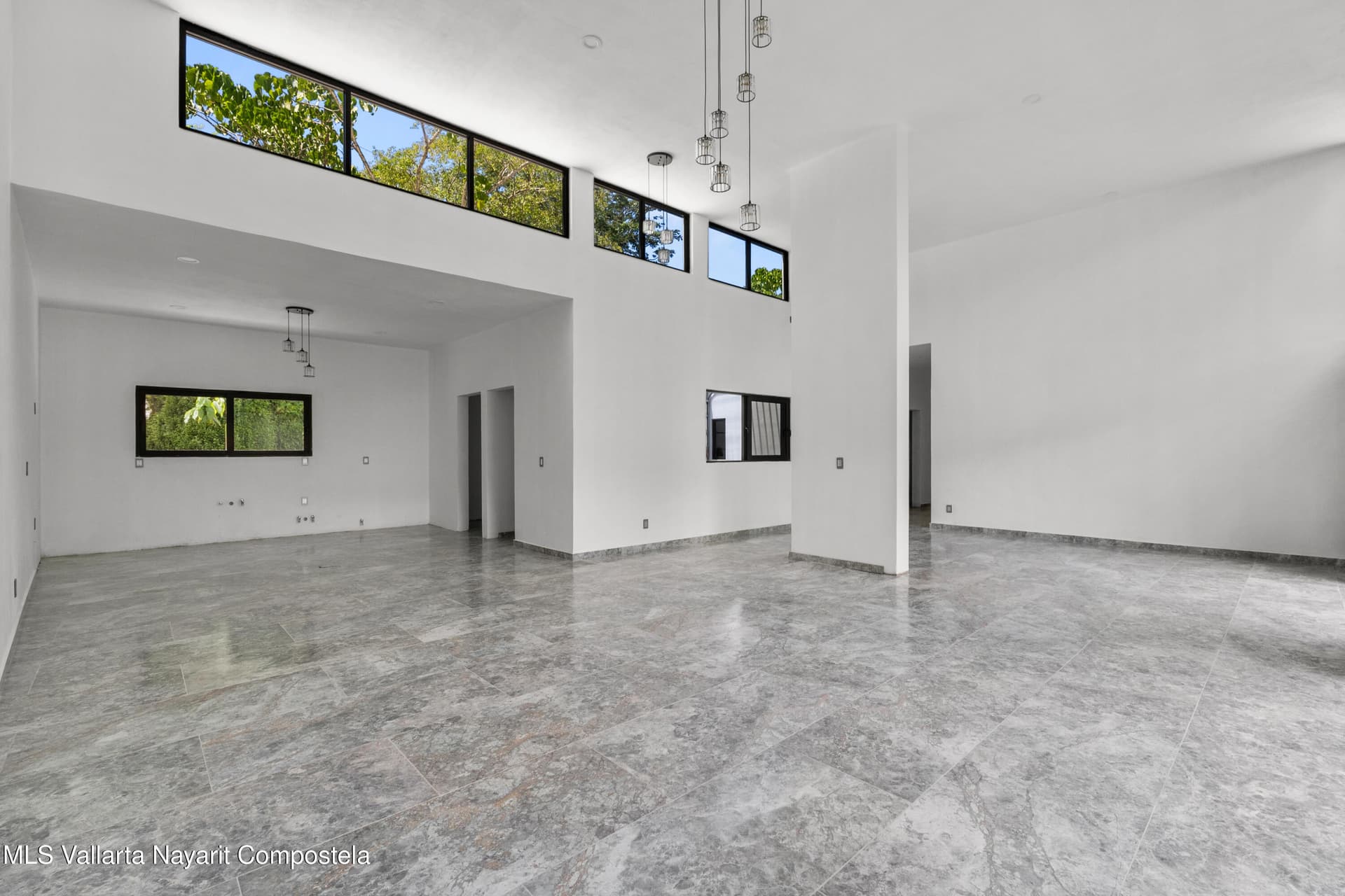 1042 Carmino Vallejo 14