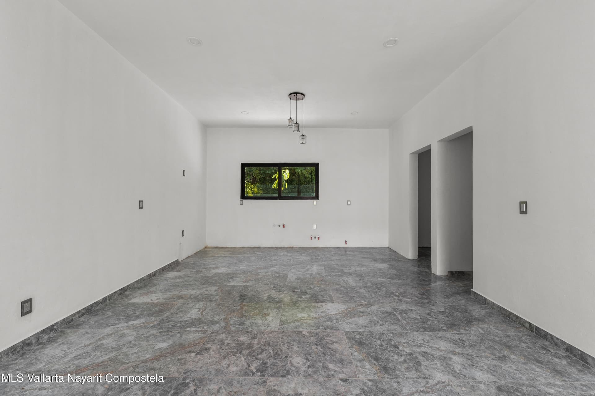 1042 Carmino Vallejo 15