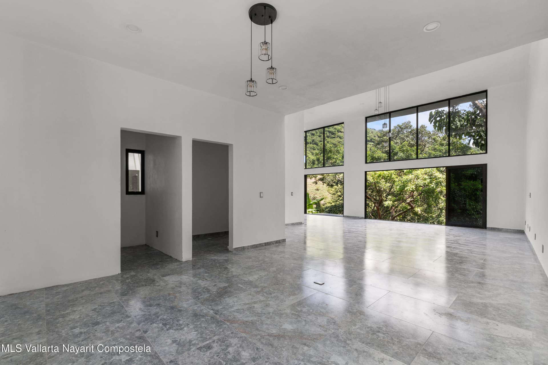 1042 Carmino Vallejo 16
