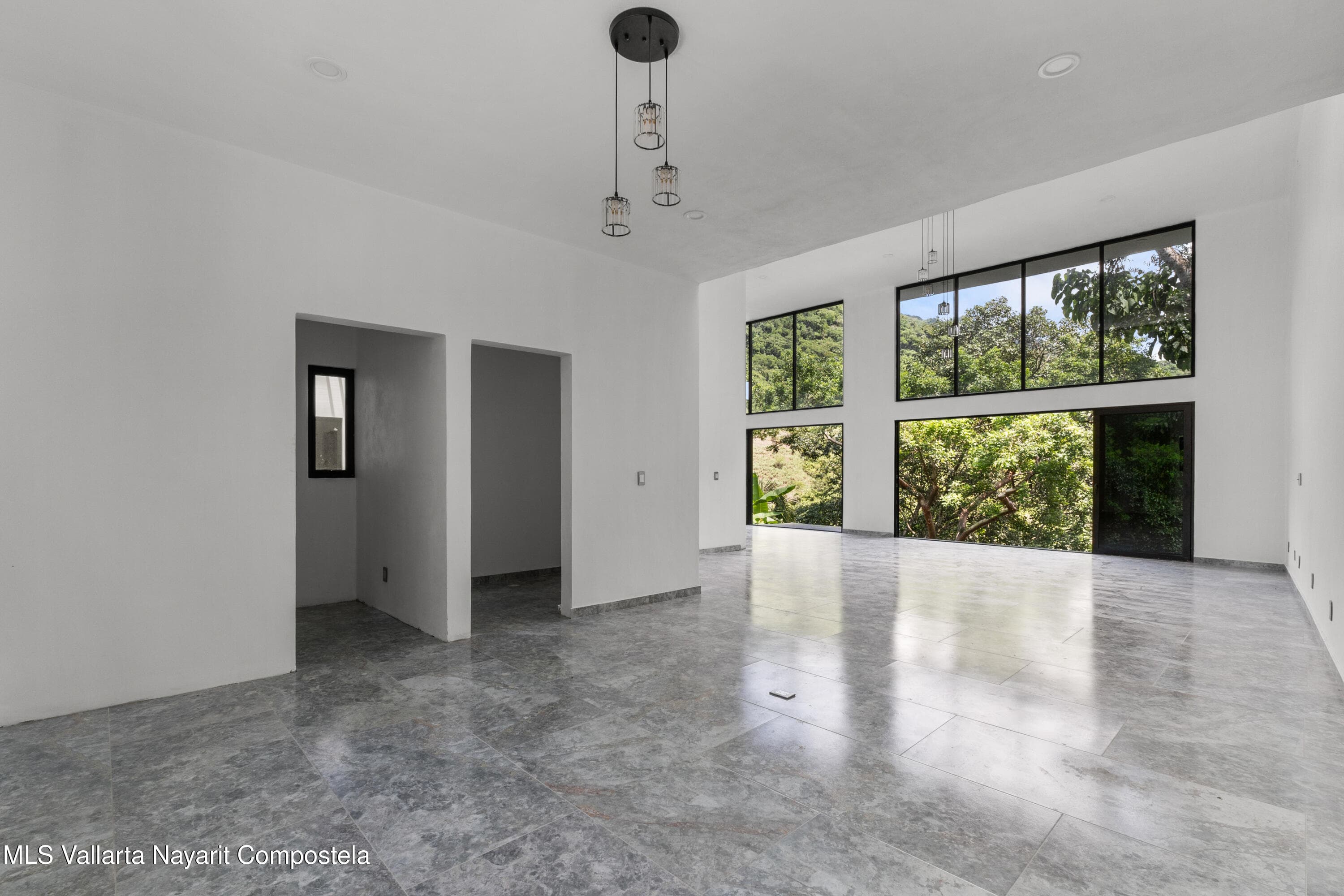 1042 Carmino Vallejo 16