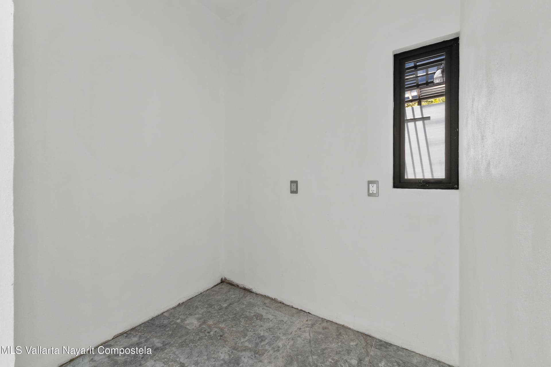 1042 Carmino Vallejo 17