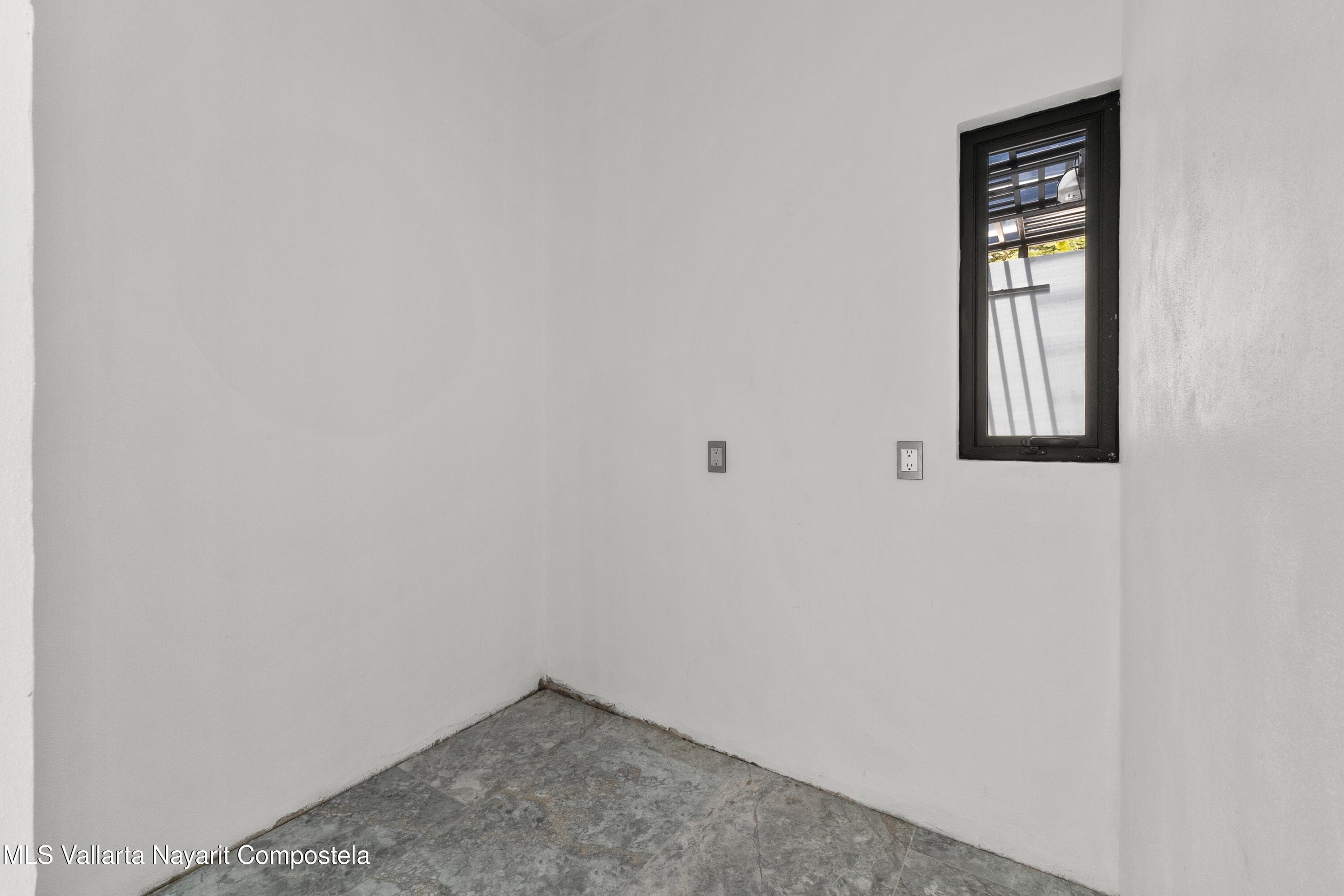 1042 Carmino Vallejo 17