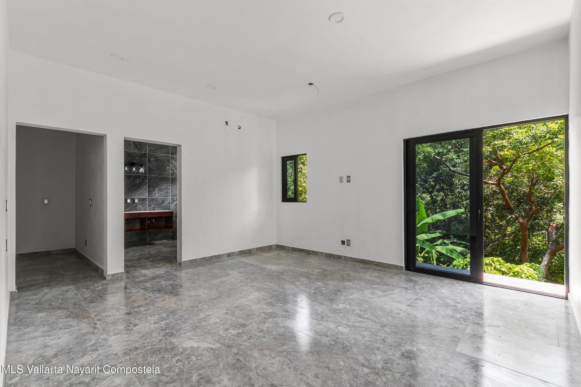 1042 Carmino Vallejo 20