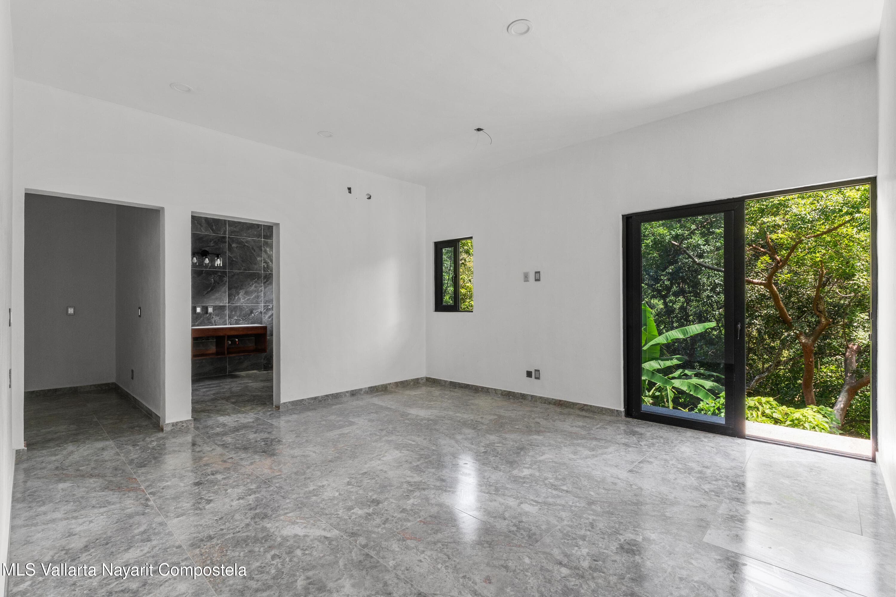 1042 Carmino Vallejo 20