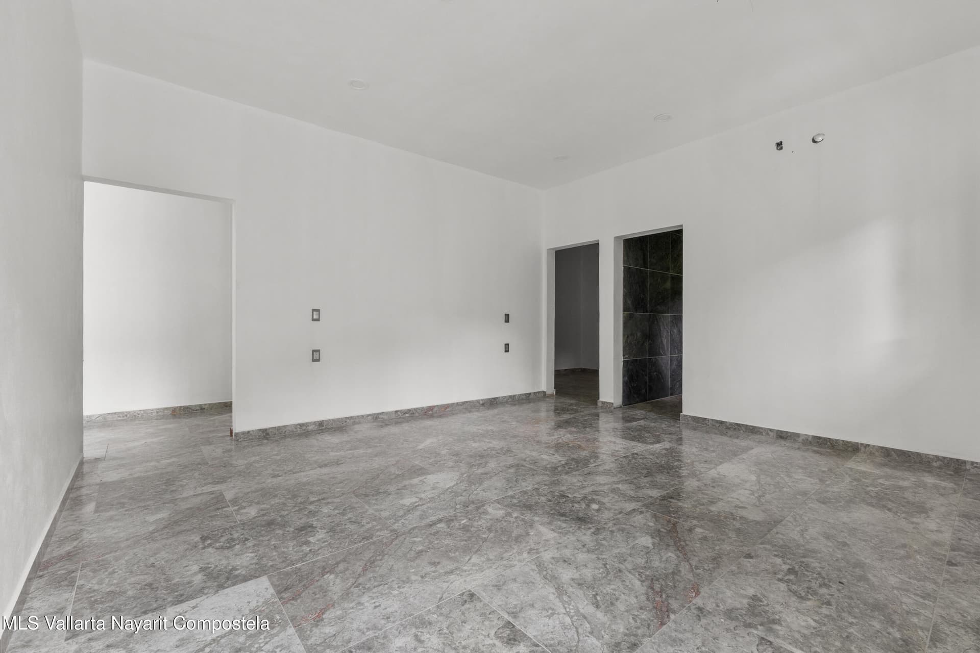 1042 Carmino Vallejo 21