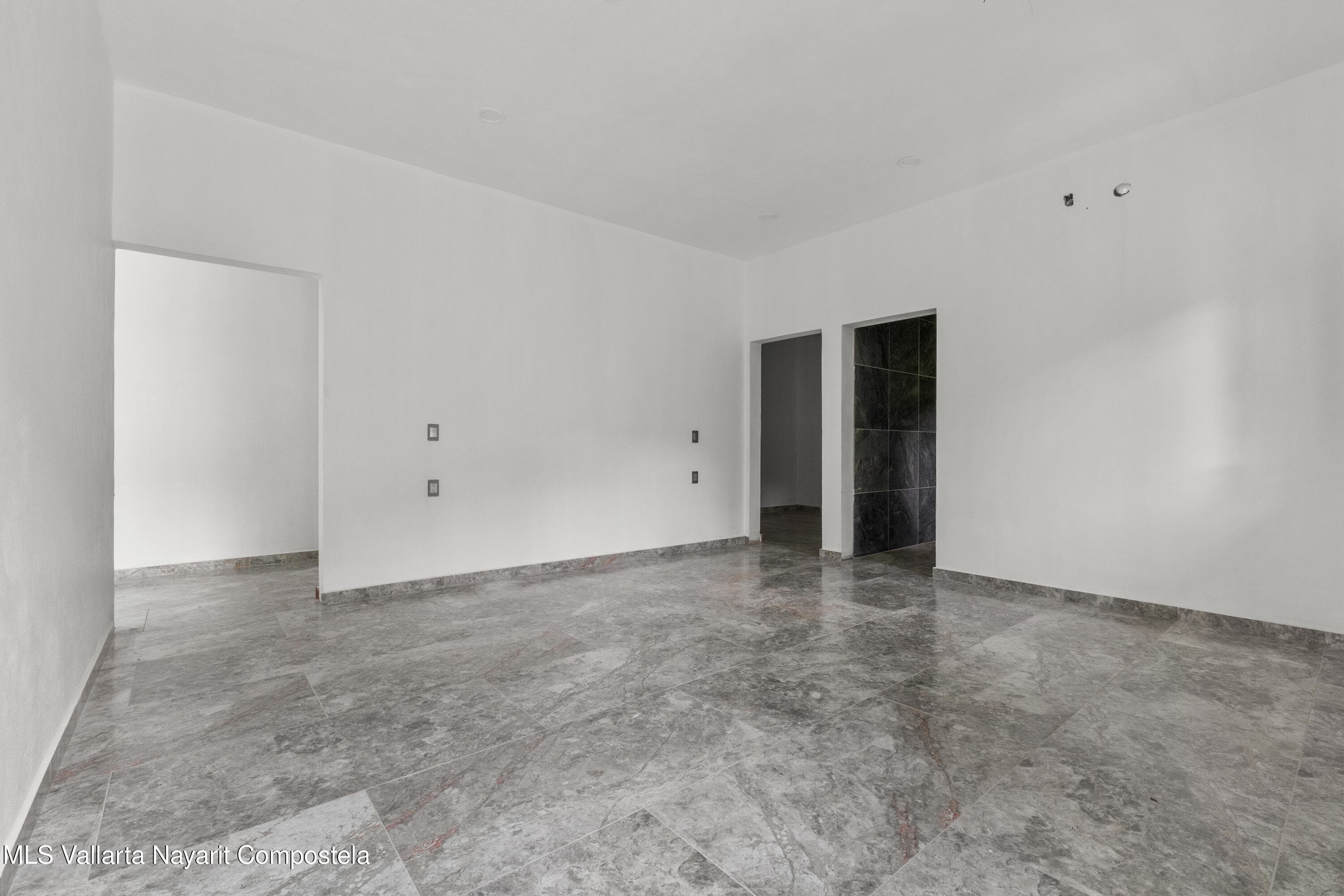 1042 Carmino Vallejo 21