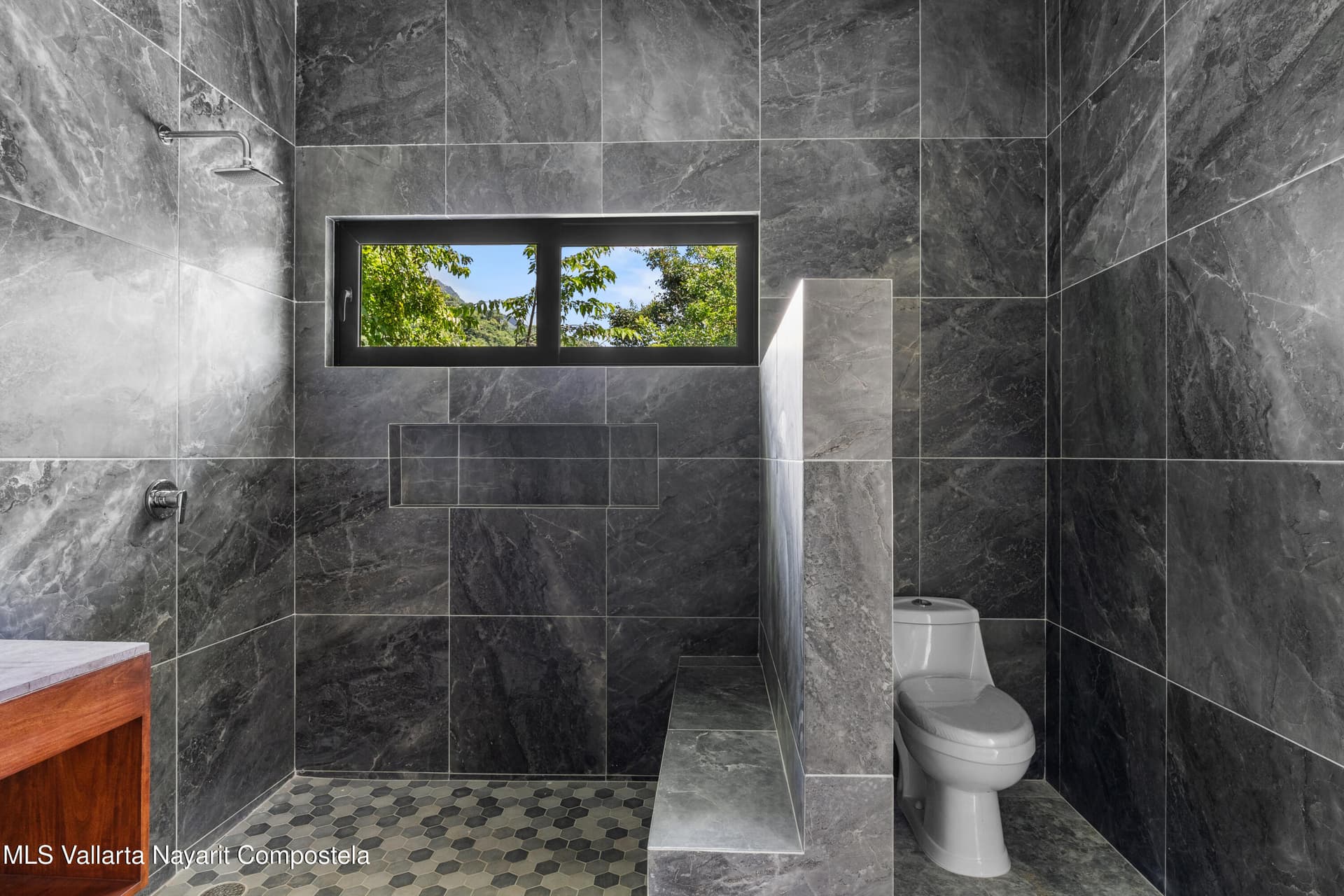 1042 Carmino Vallejo 23