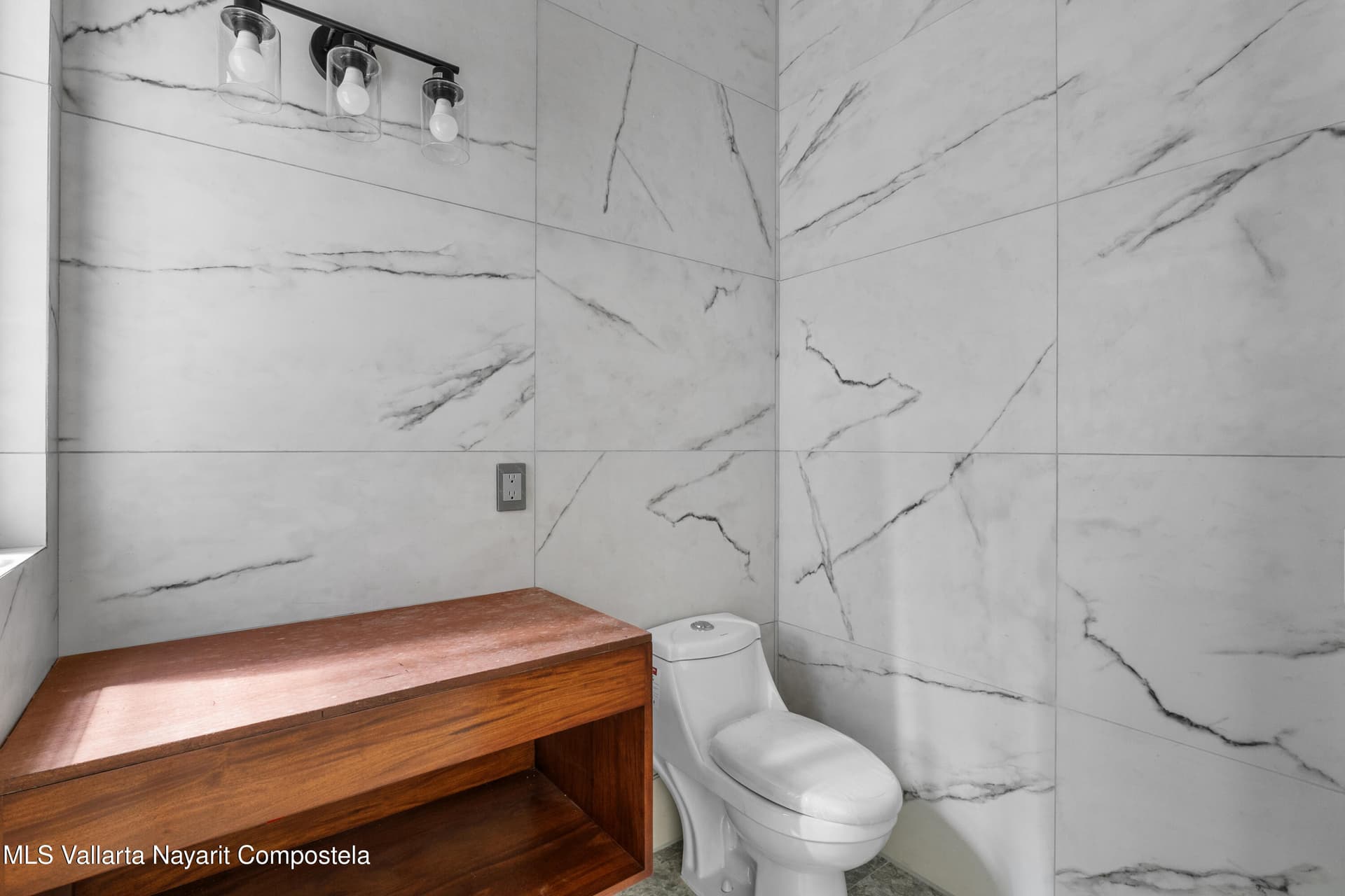 1042 Carmino Vallejo 24