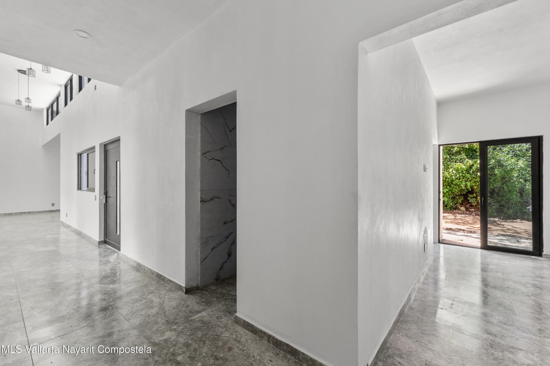 1042 Carmino Vallejo 25