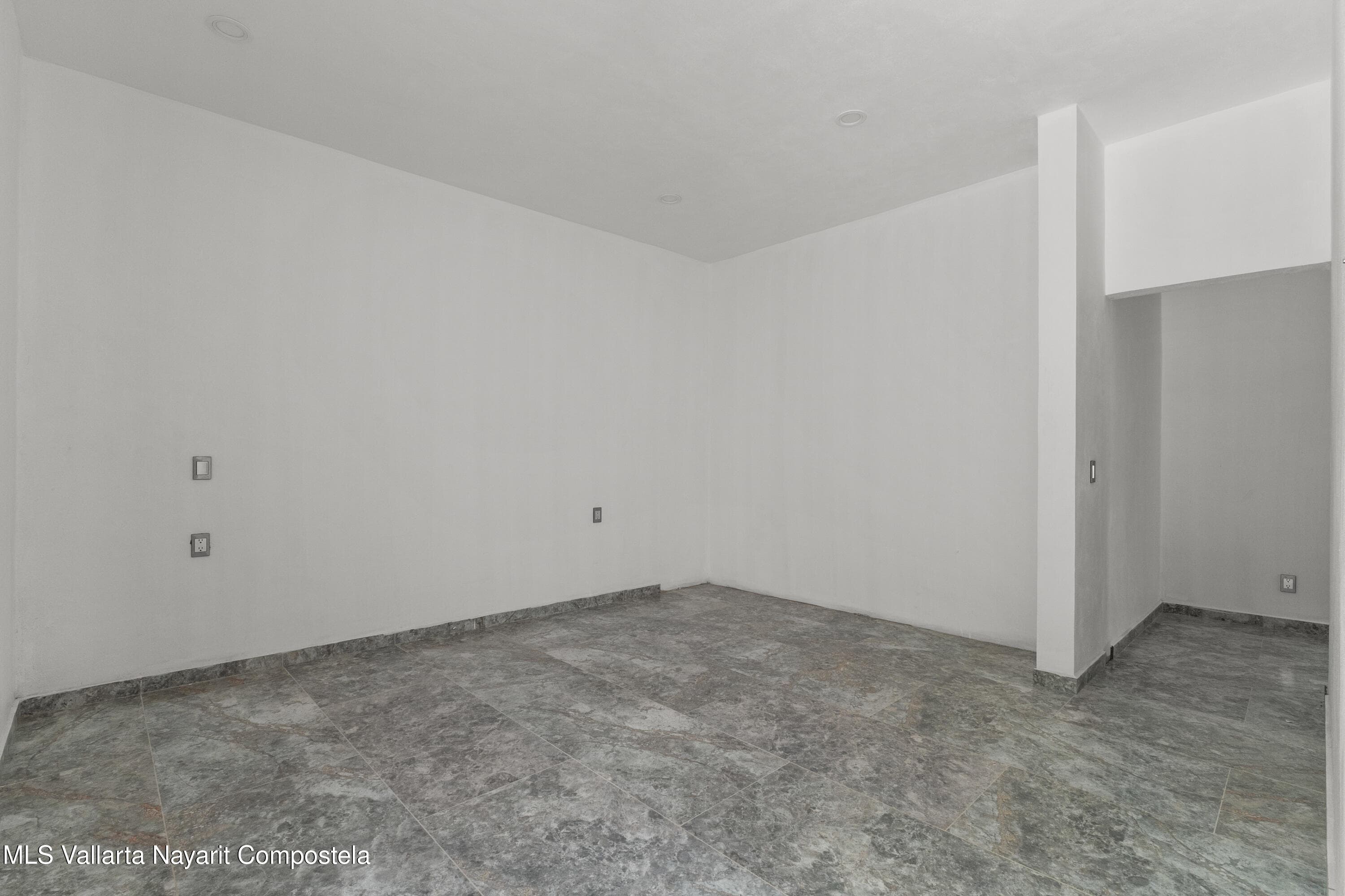 1042 Carmino Vallejo 27