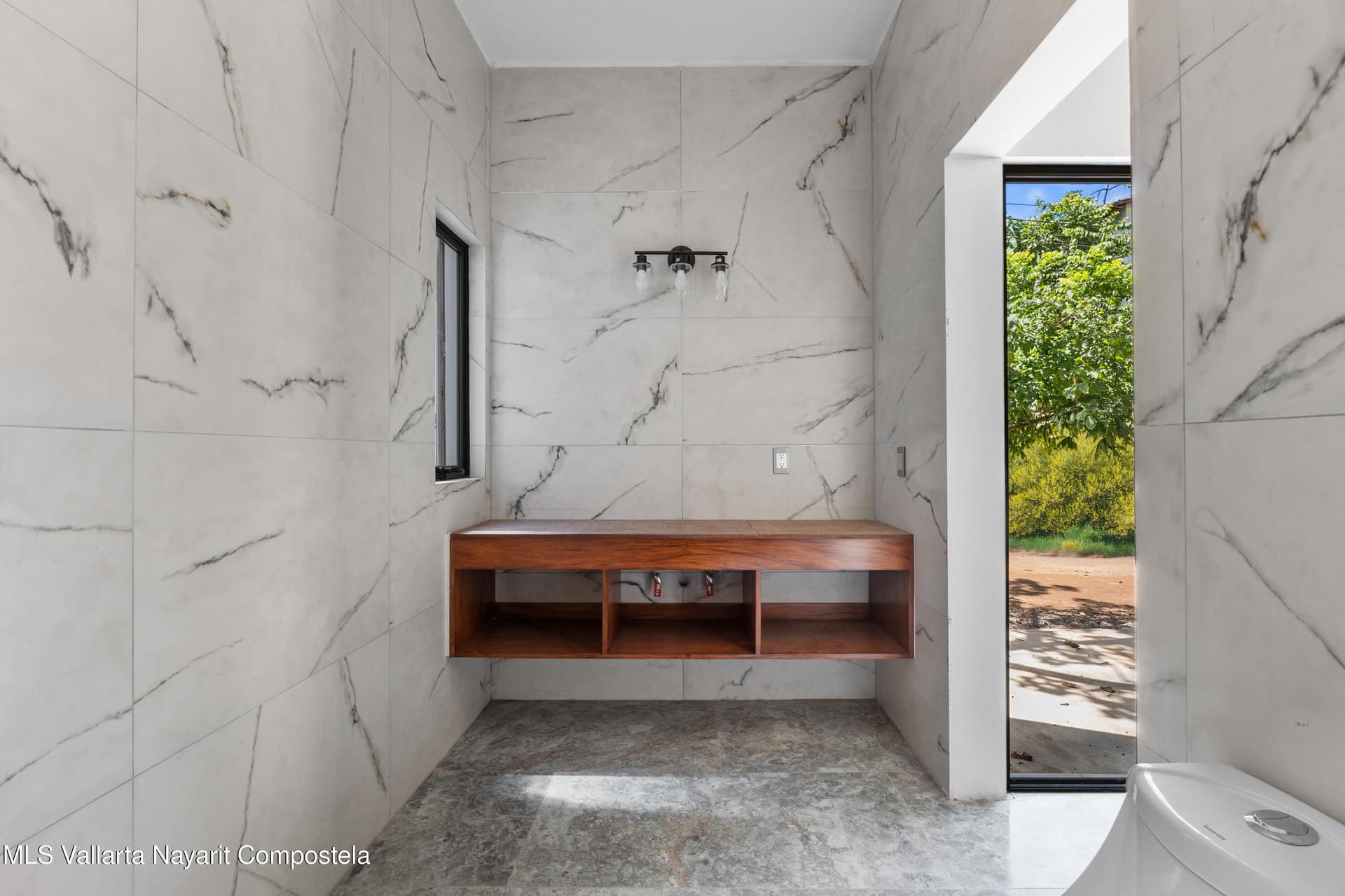 1042 Carmino Vallejo 28