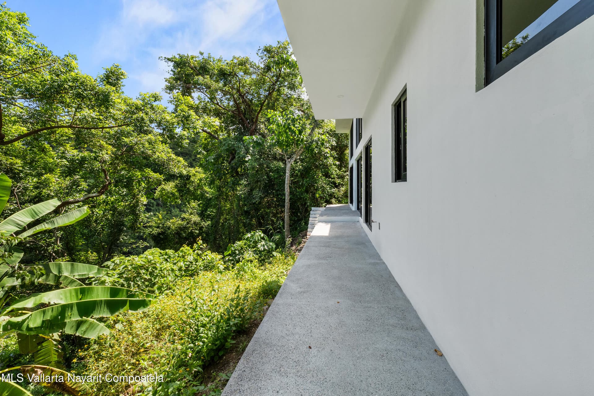 1042 Carmino Vallejo 32
