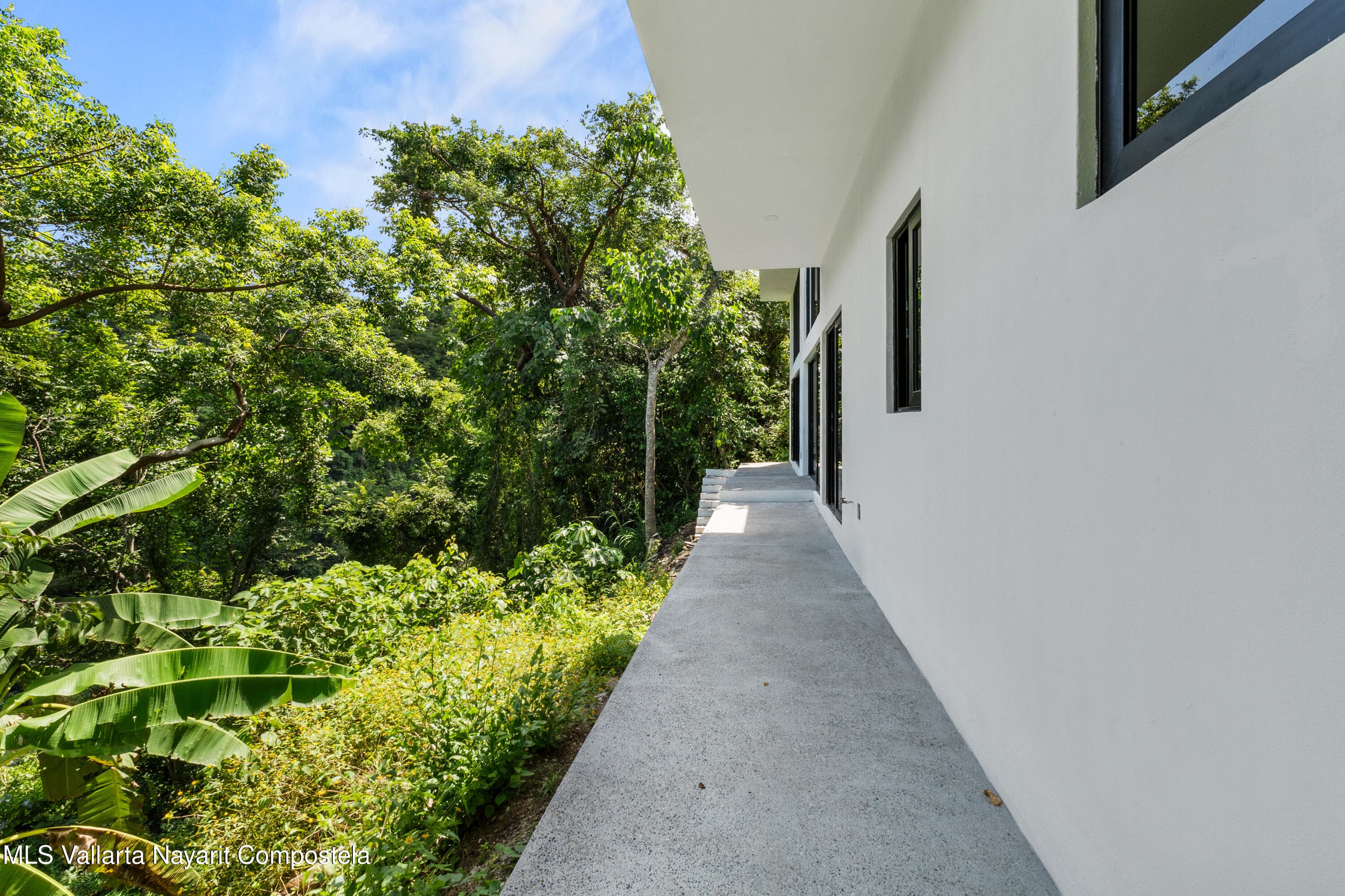 1042 Carmino Vallejo 32