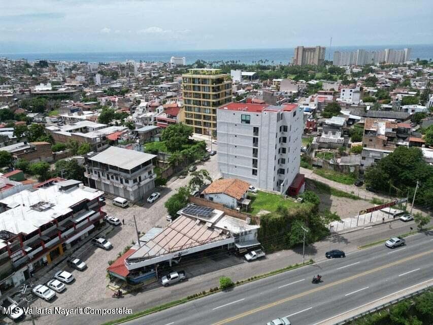 #680 Las Americas 14