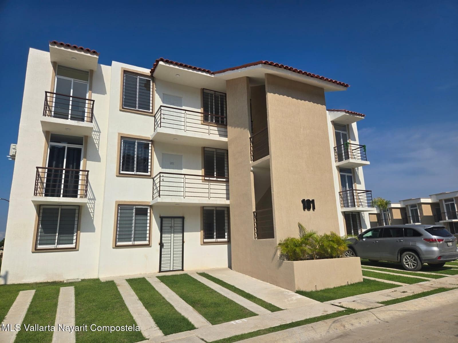 101-102 Paseo del Sol