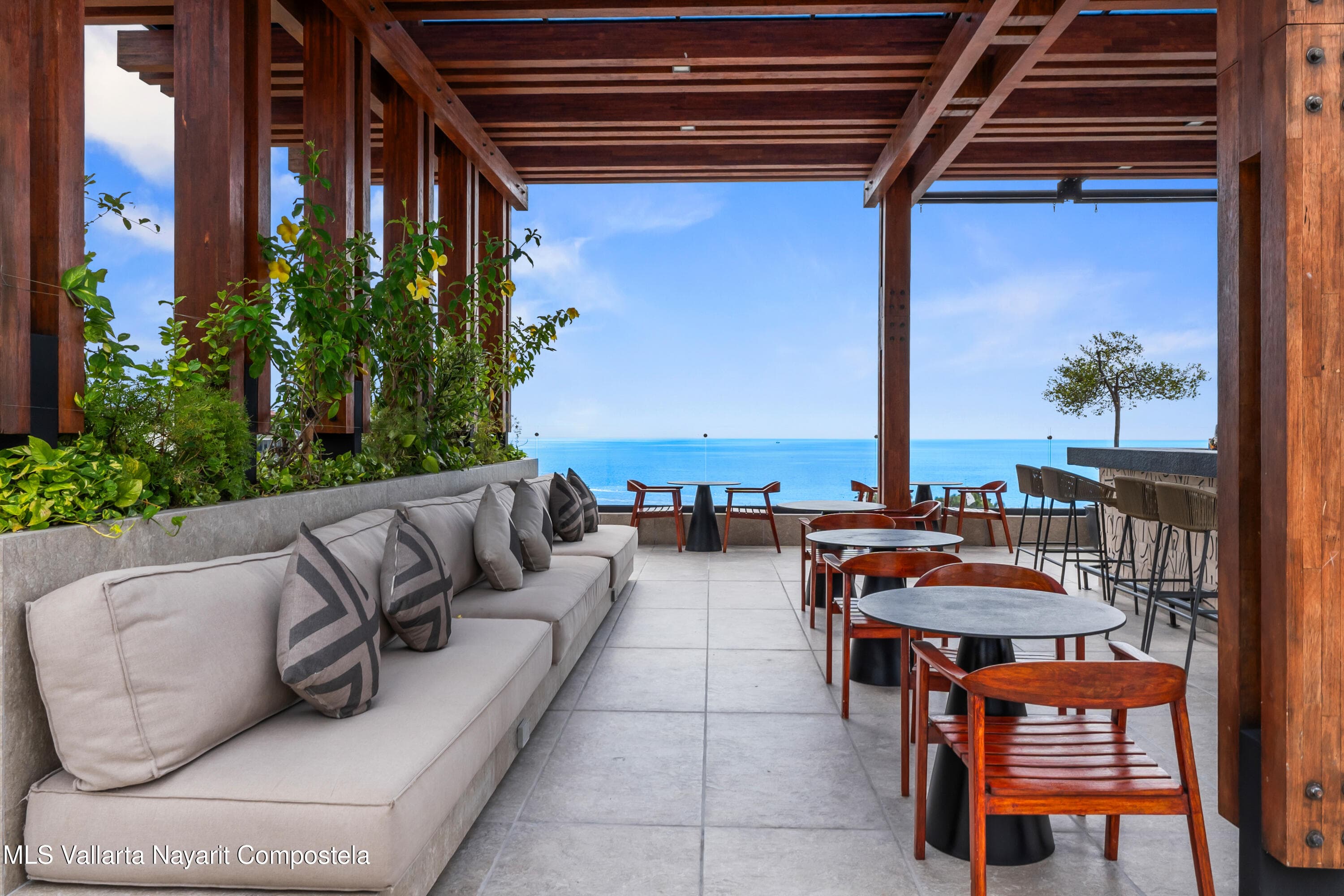 105 Sail View 33