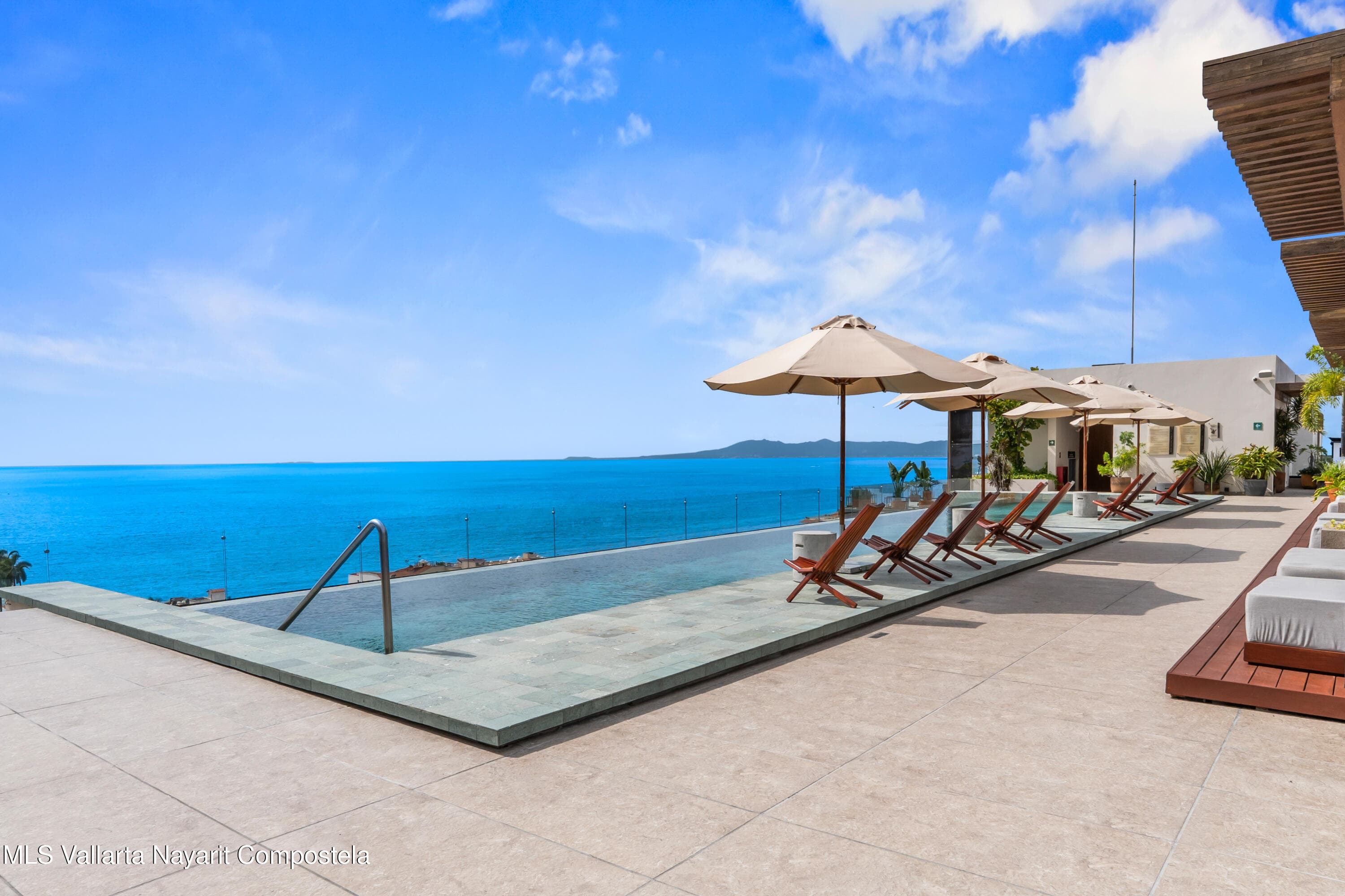 105 Sail View 21