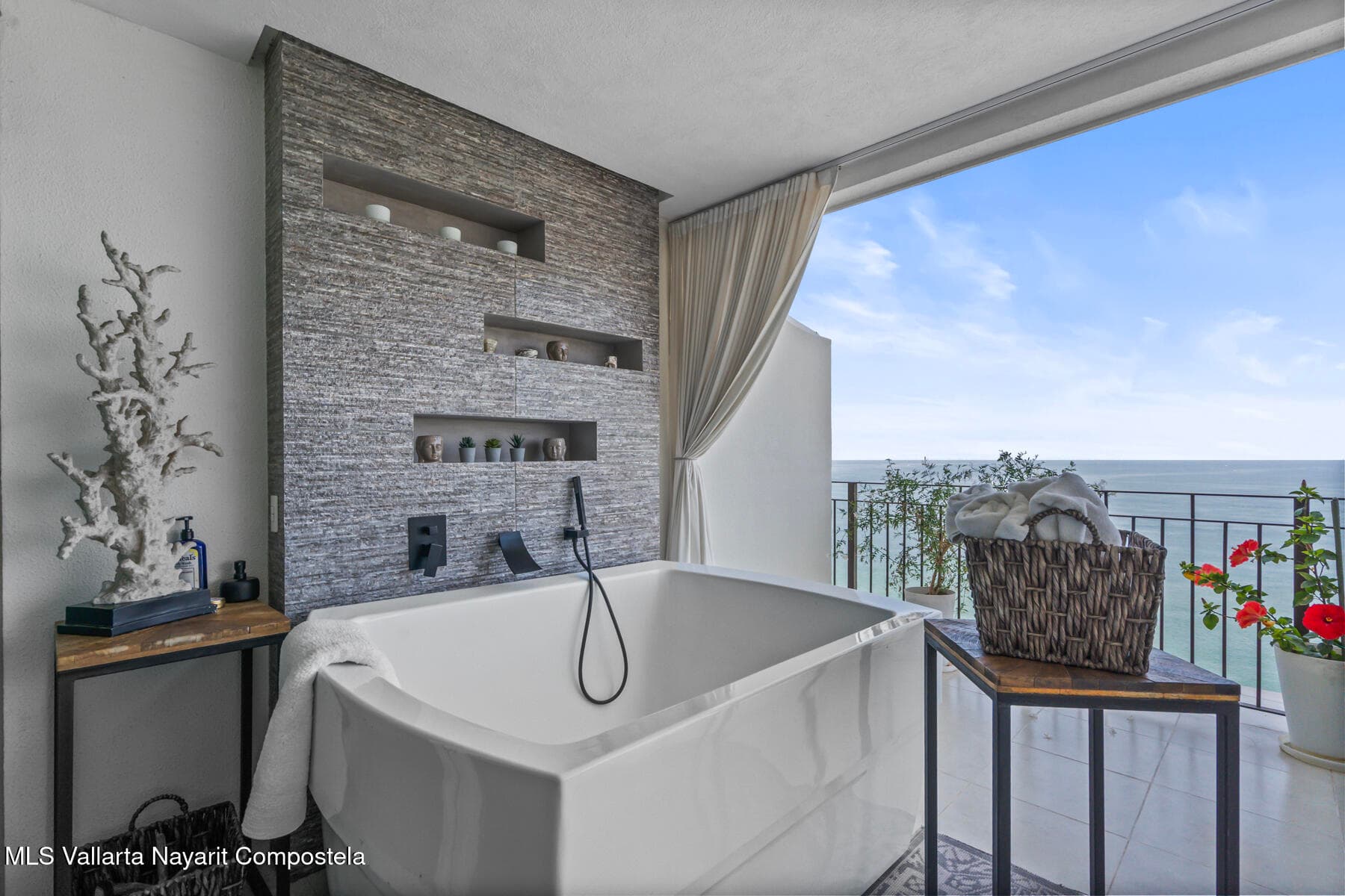 Grand Venetian 15