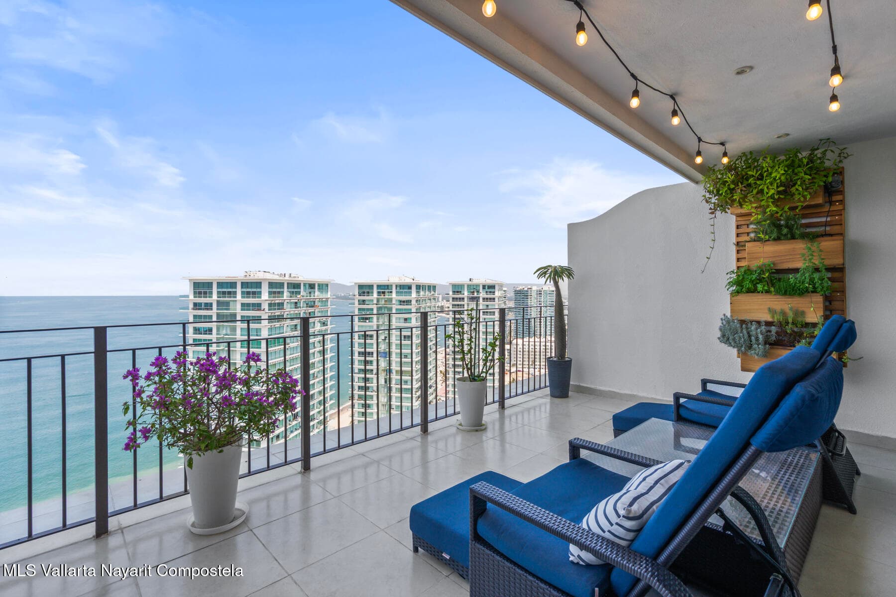Grand Venetian 16