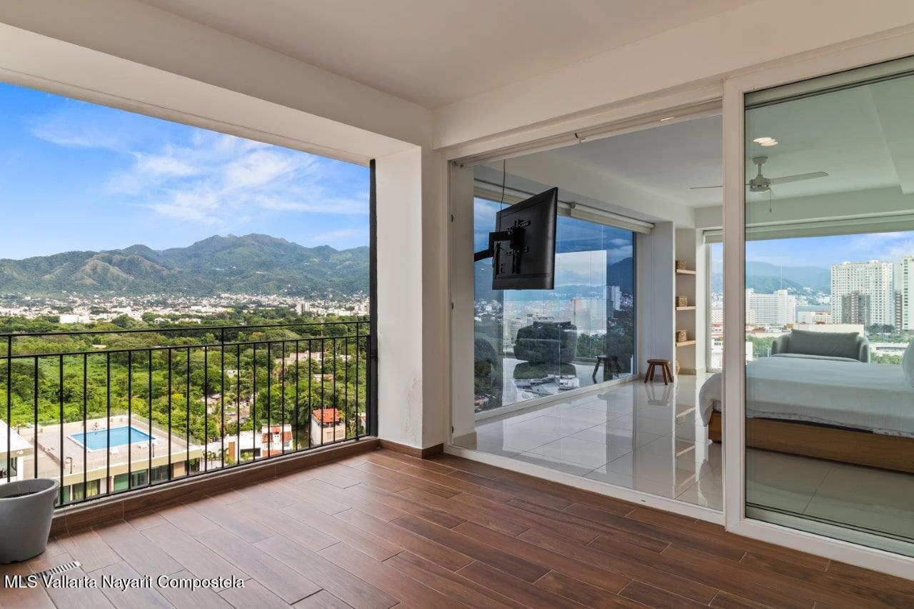 Zo-Ho Skies 17