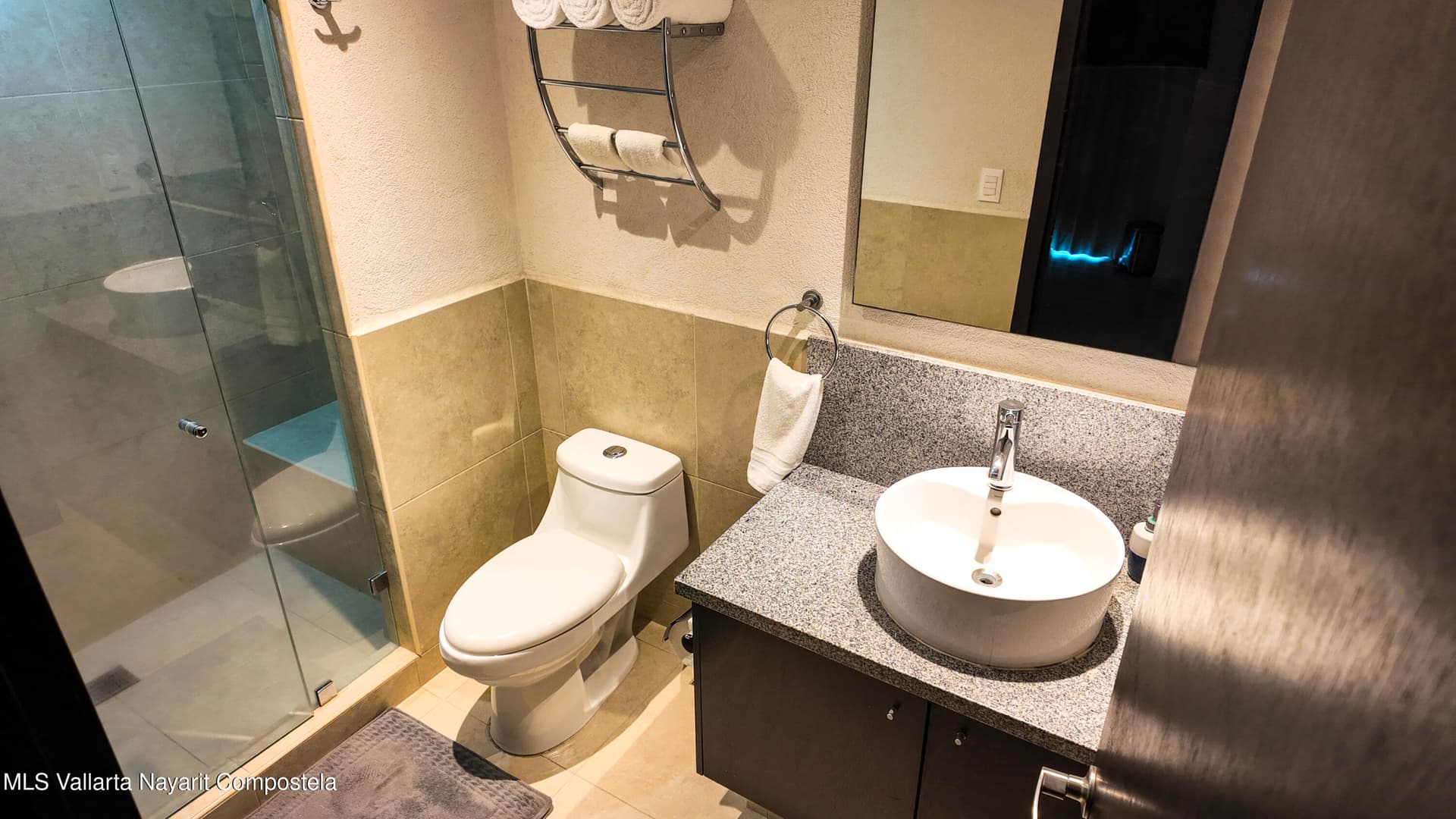 Grand Venetian 8