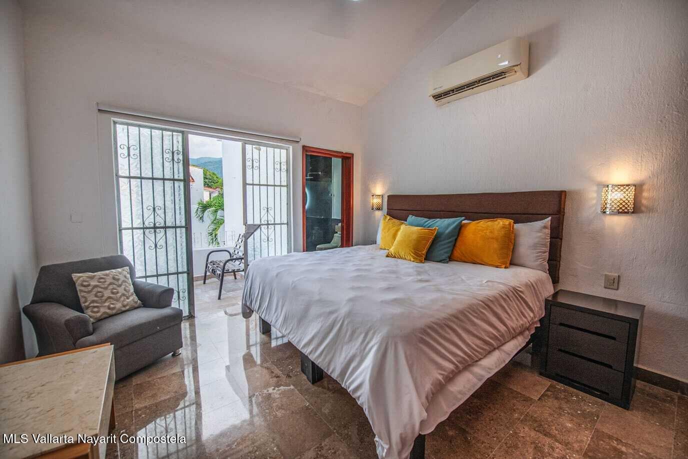 103 Av. Paseo del Marlin 28