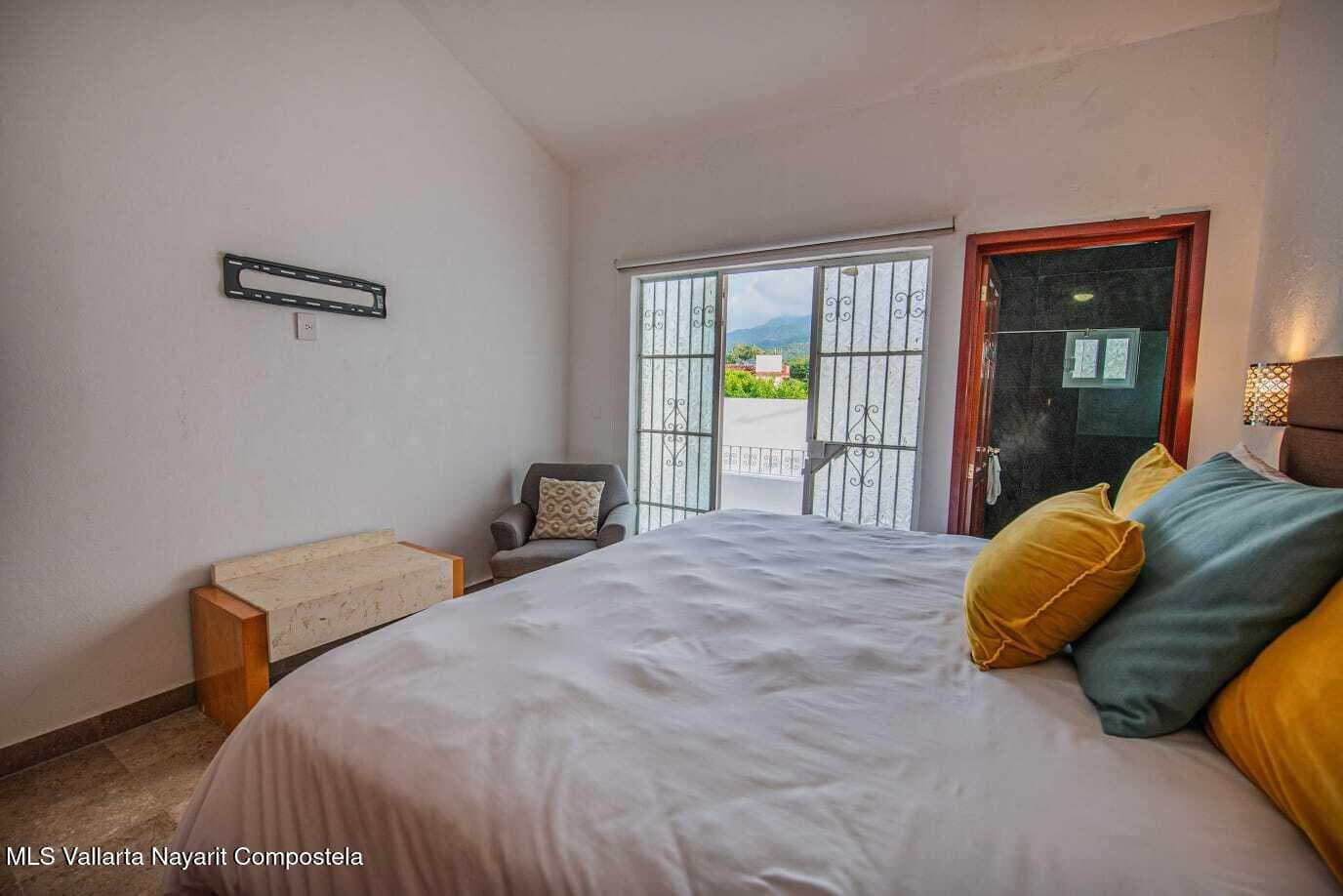 103 Av. Paseo del Marlin 34