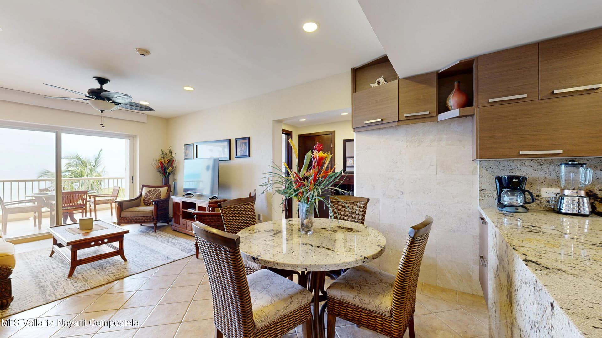 800 BOULEVARD COSTERO 10