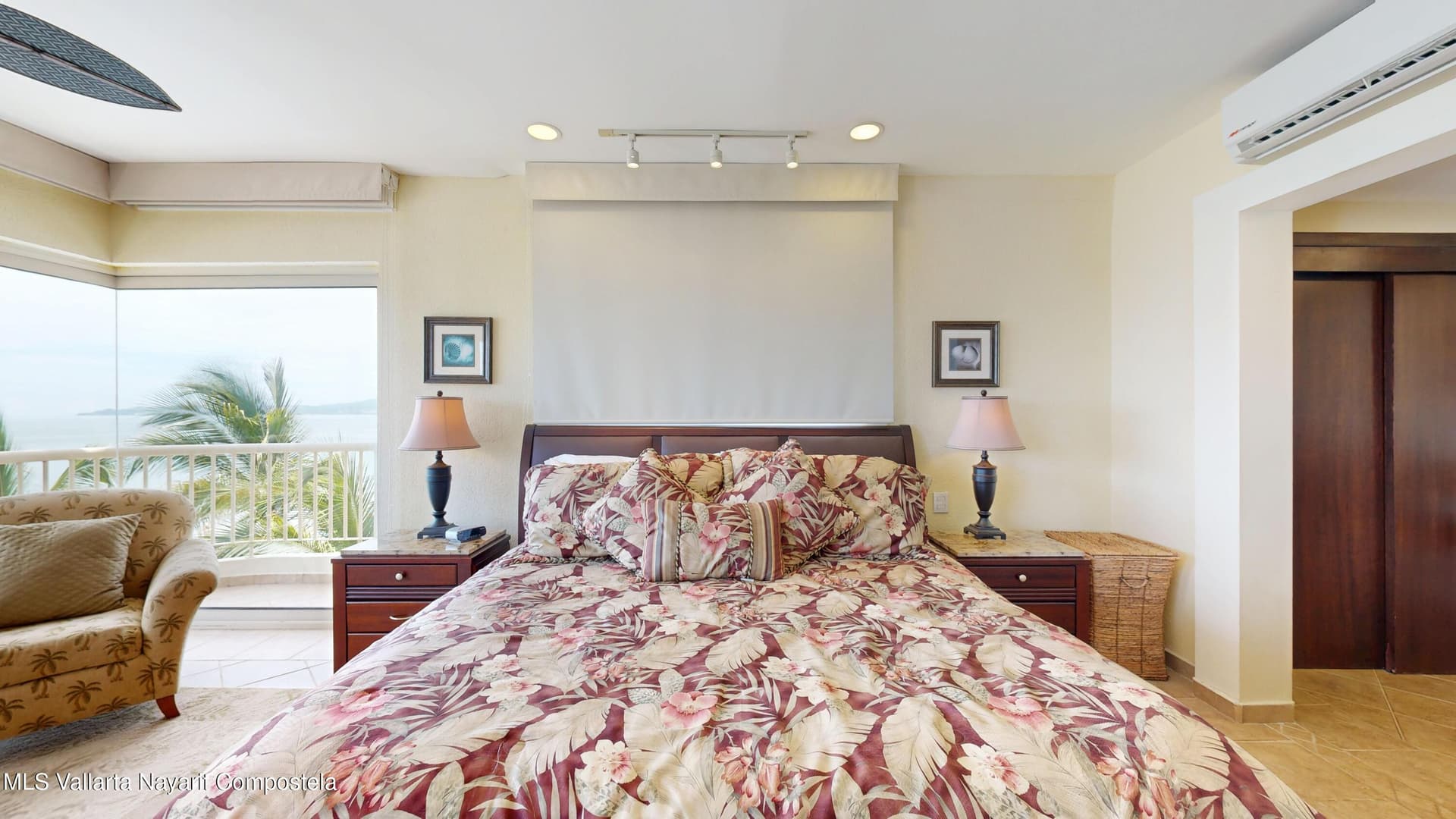 800 BOULEVARD COSTERO 12
