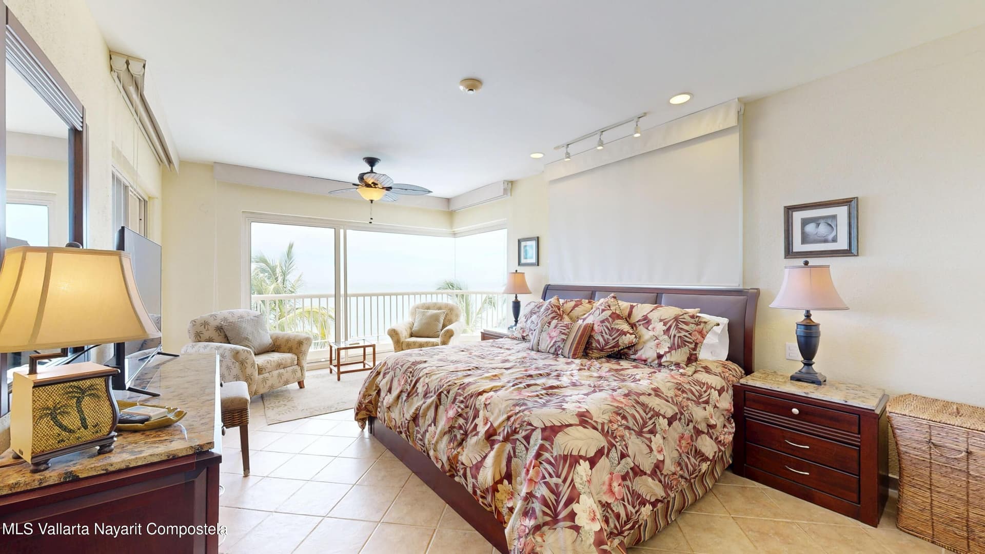 800 BOULEVARD COSTERO 13