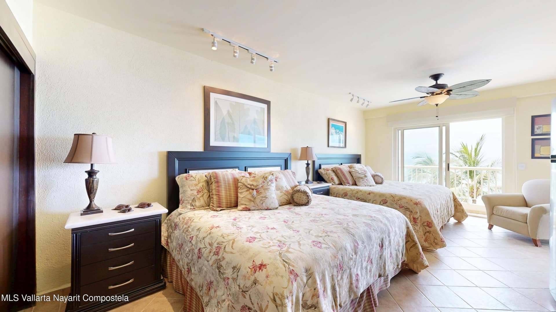800 BOULEVARD COSTERO 14