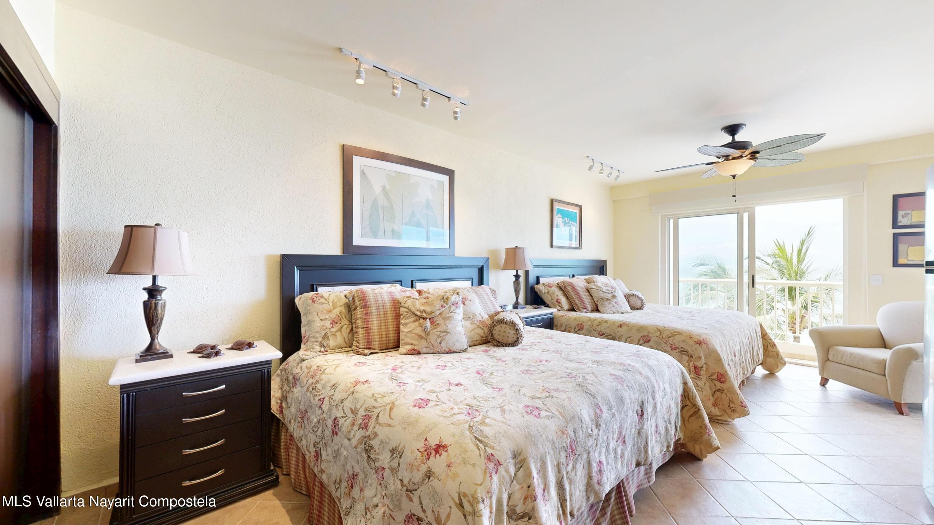 800 BOULEVARD COSTERO 14