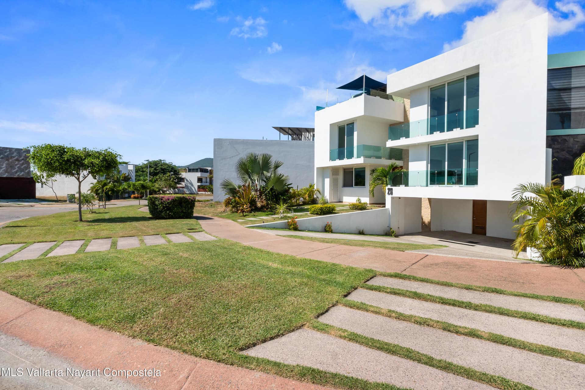 26 BRISAS VALLARTA AV. 6