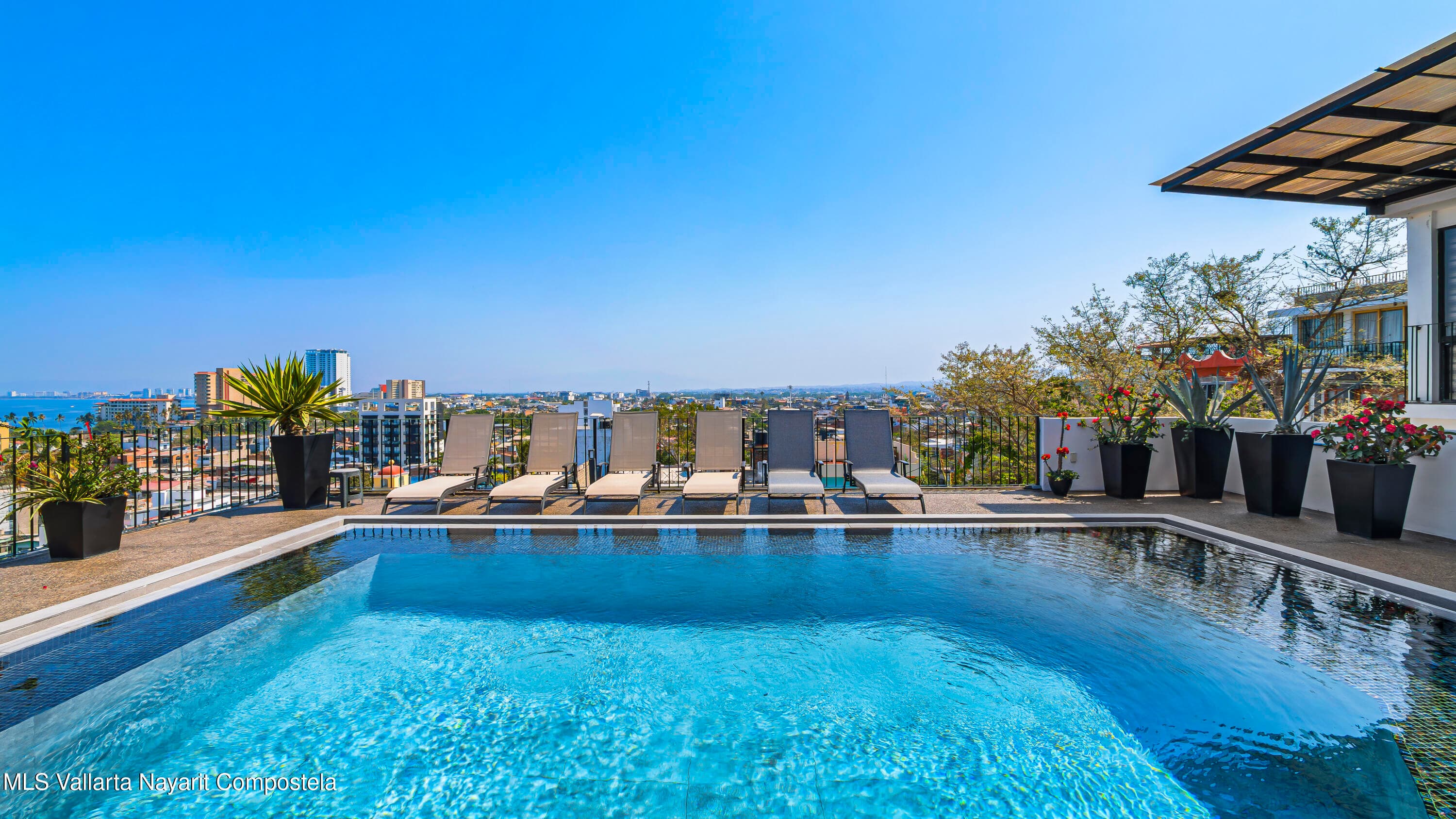 Condo CR1275 6