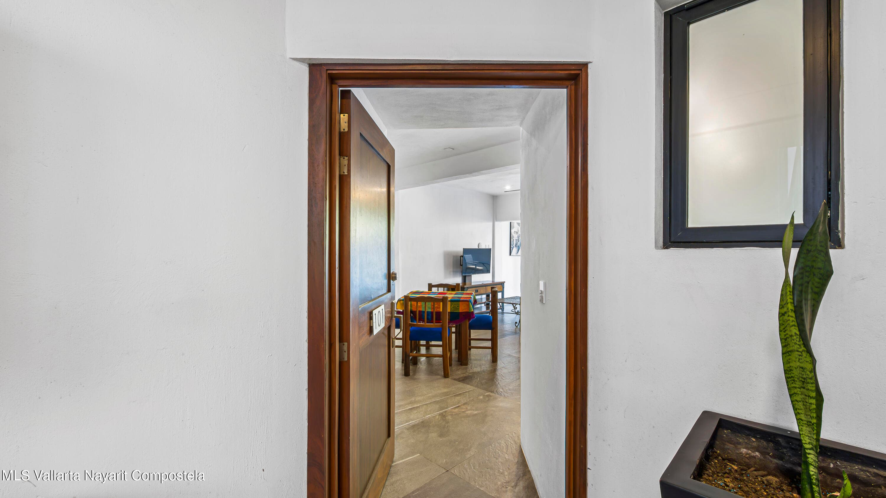 Condo CR1275 13
