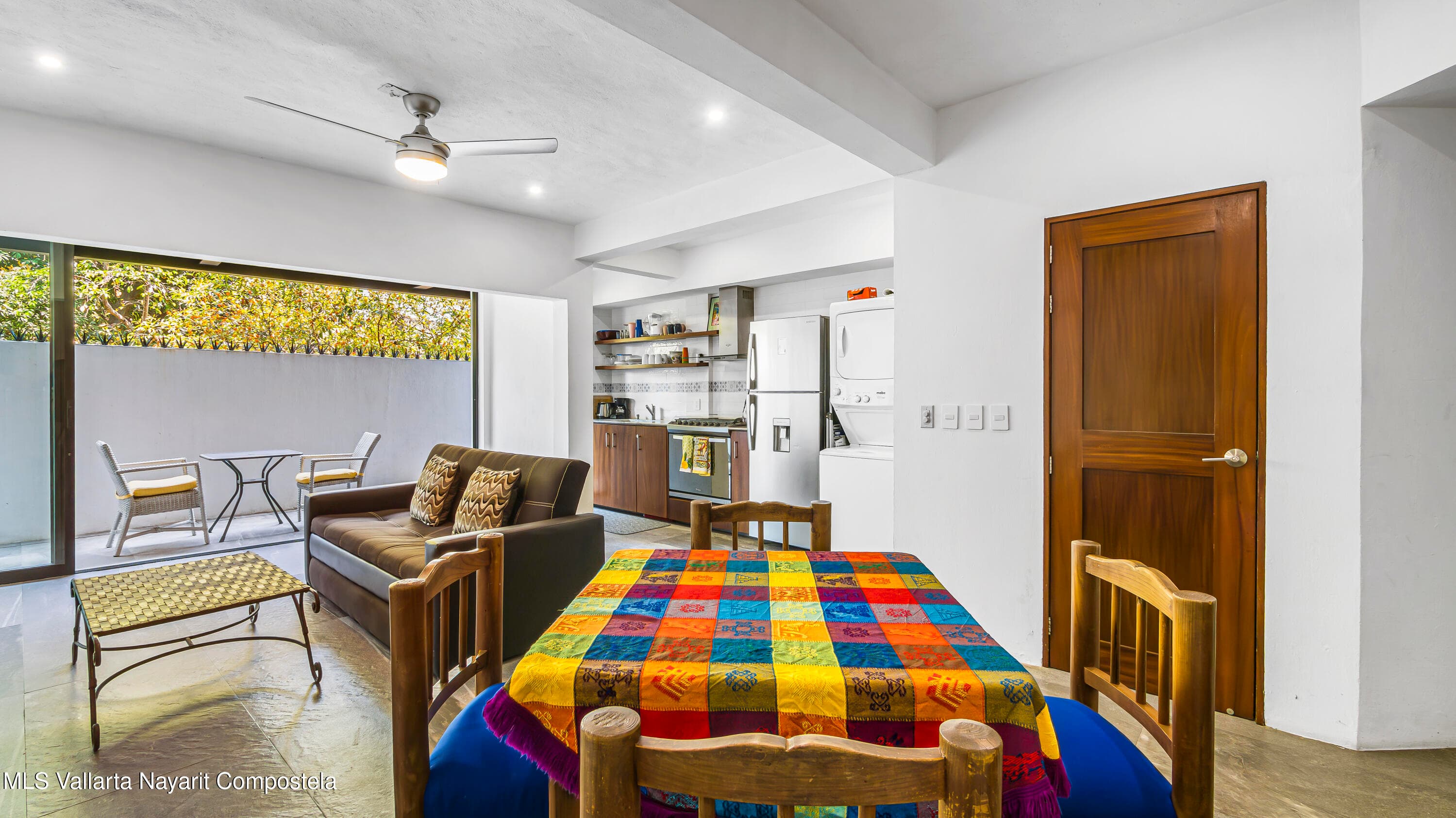 Condo CR1275 16