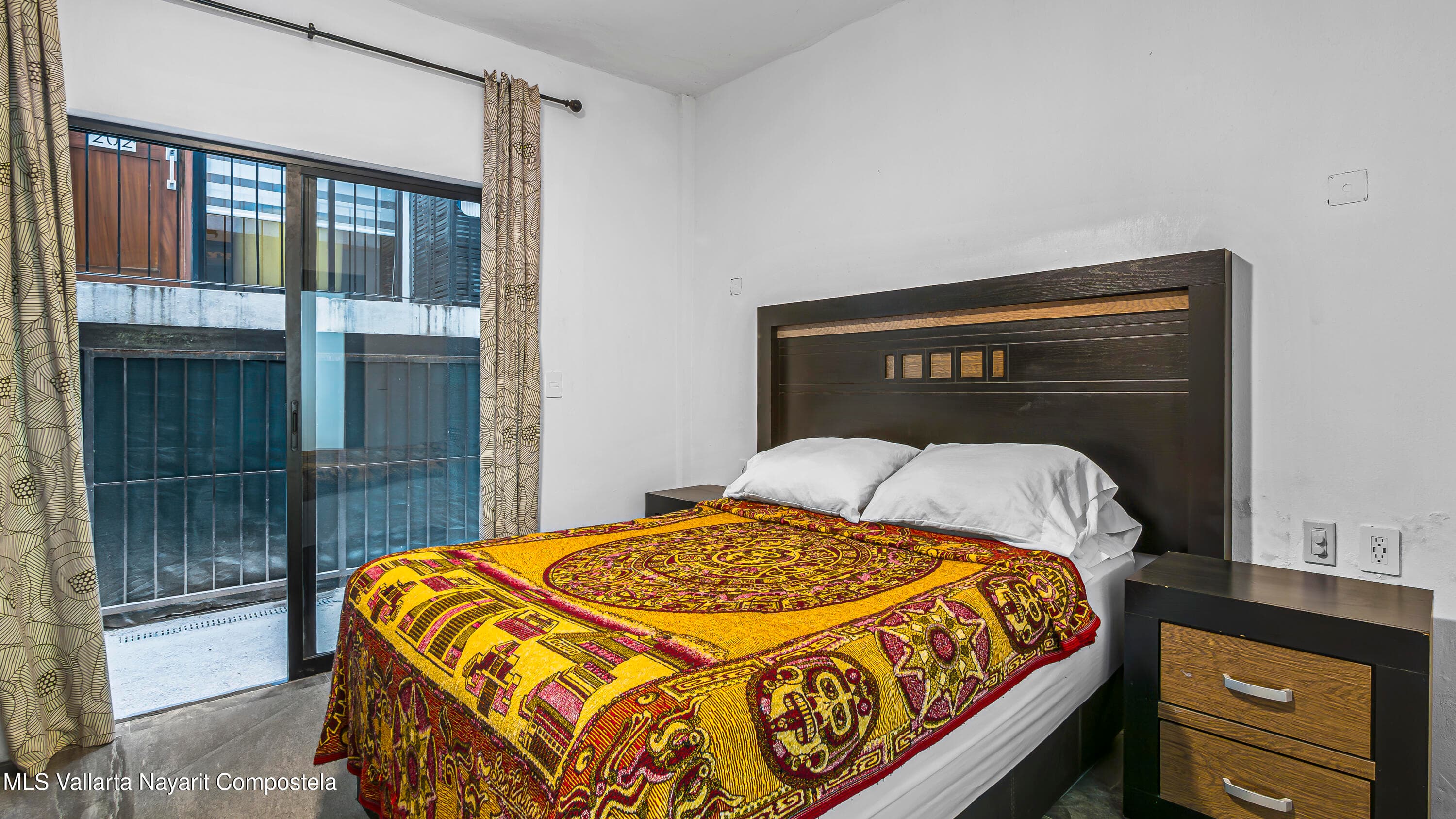 Condo CR1275 23