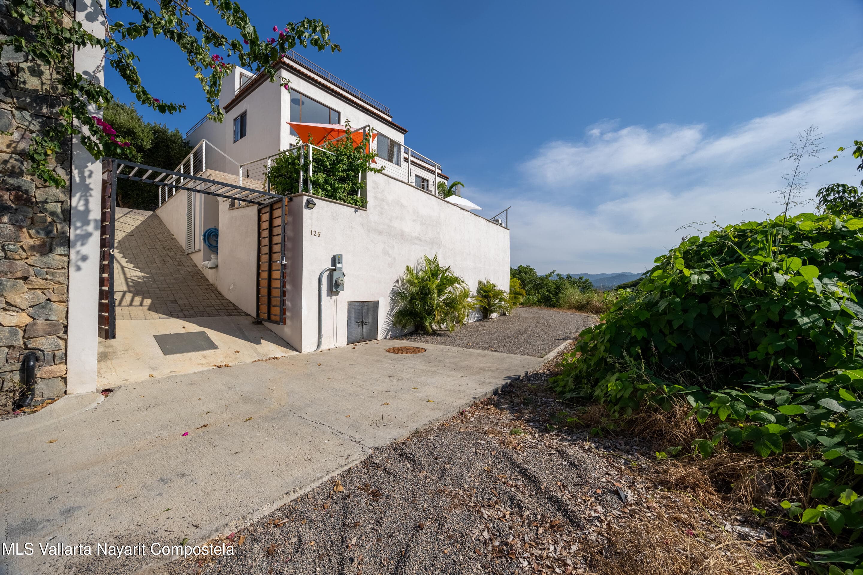 126 CALLE NANZAL 29