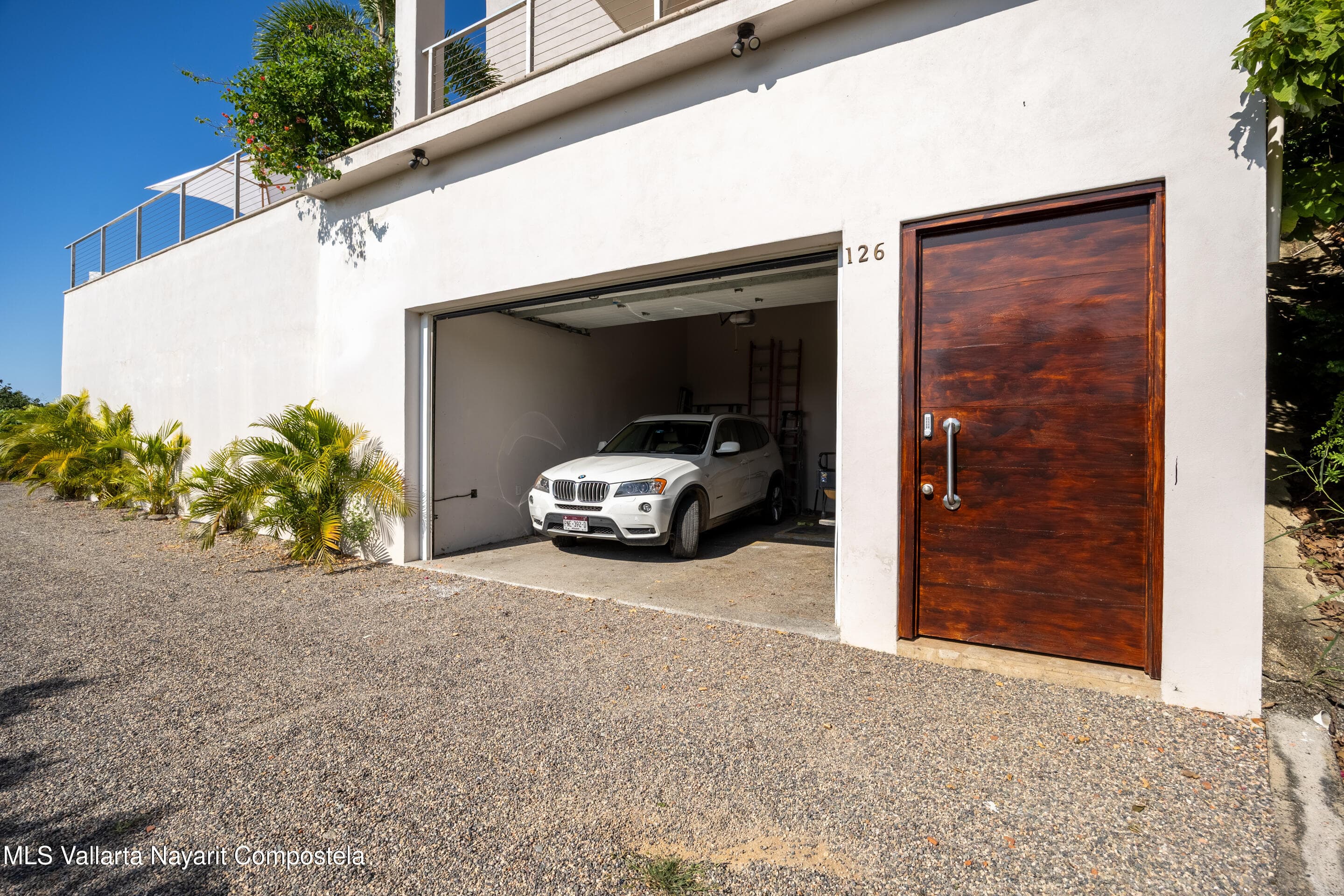126 CALLE NANZAL 27