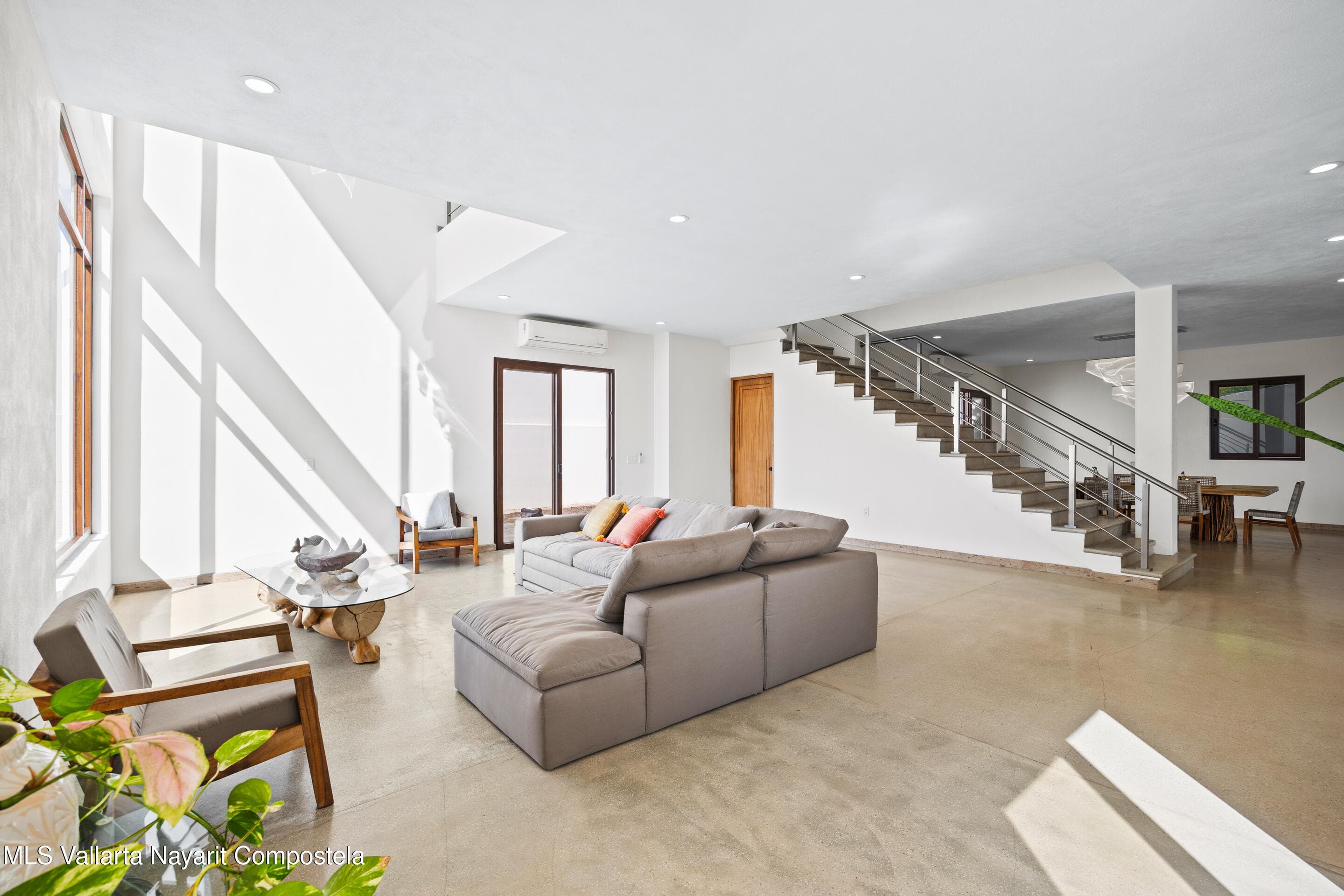 126 CALLE NANZAL 15
