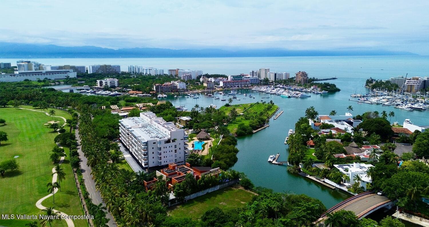 70 Paseo de las Palmas 14