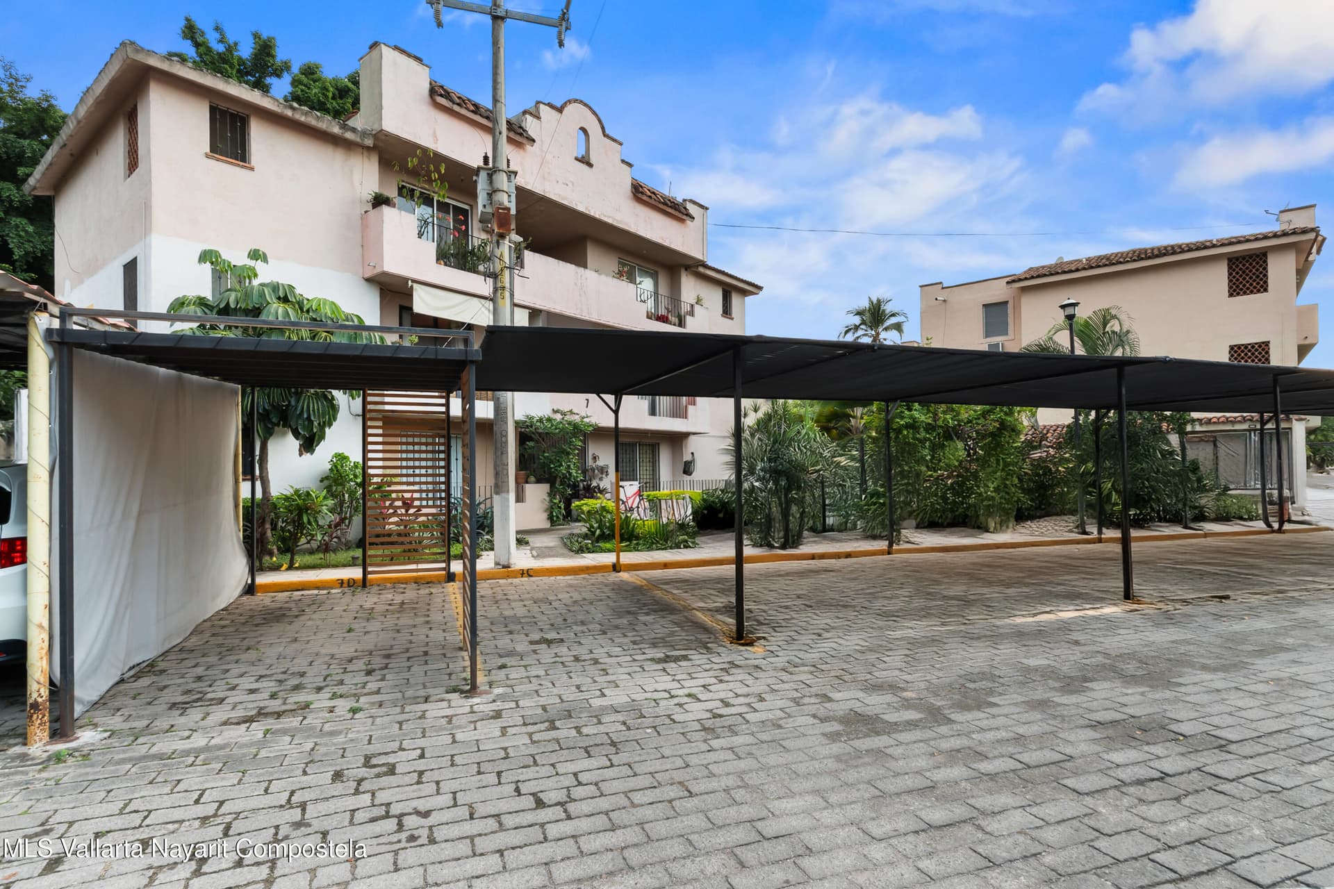 415 PRISCILIANO SANCHEZ AV. 29