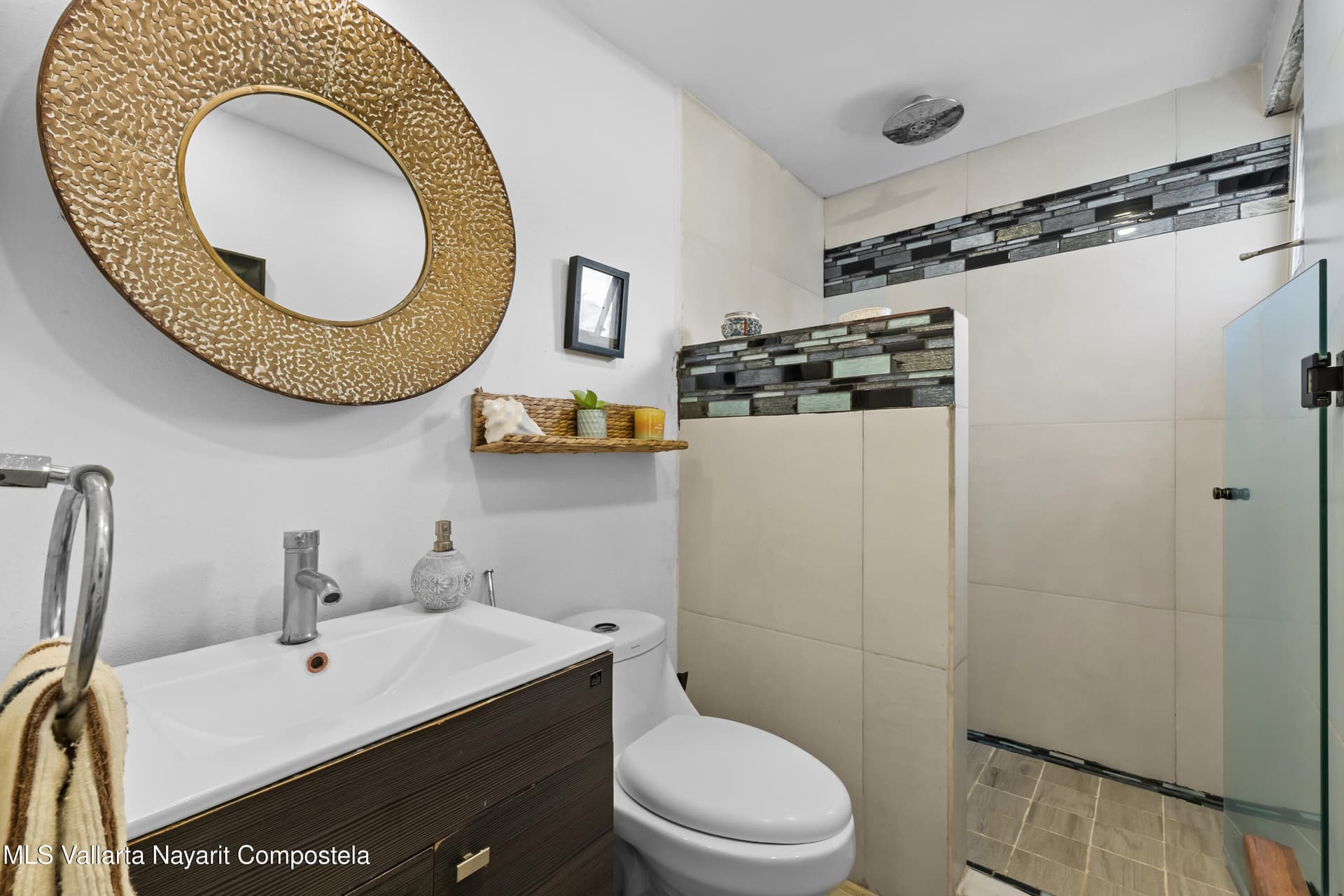 415 PRISCILIANO SANCHEZ AV. 22