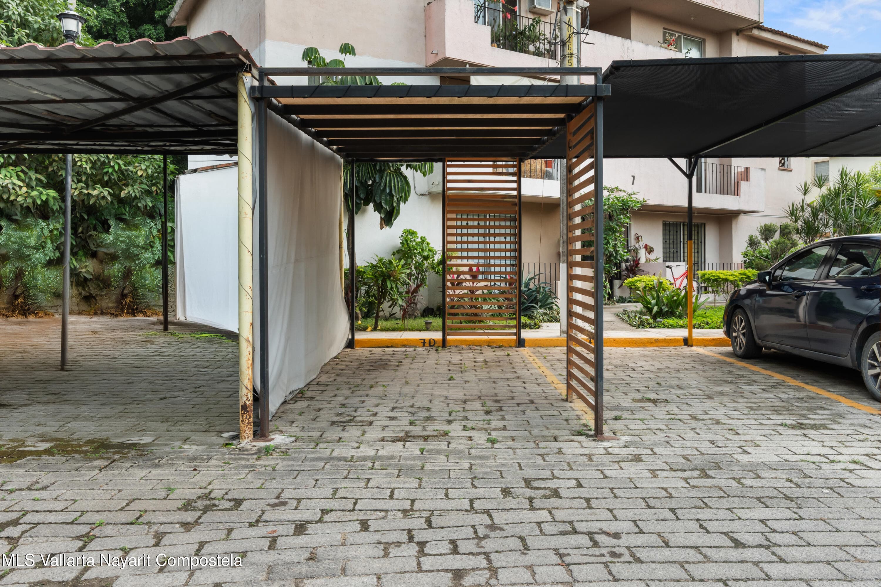 415 PRISCILIANO SANCHEZ AV. 30