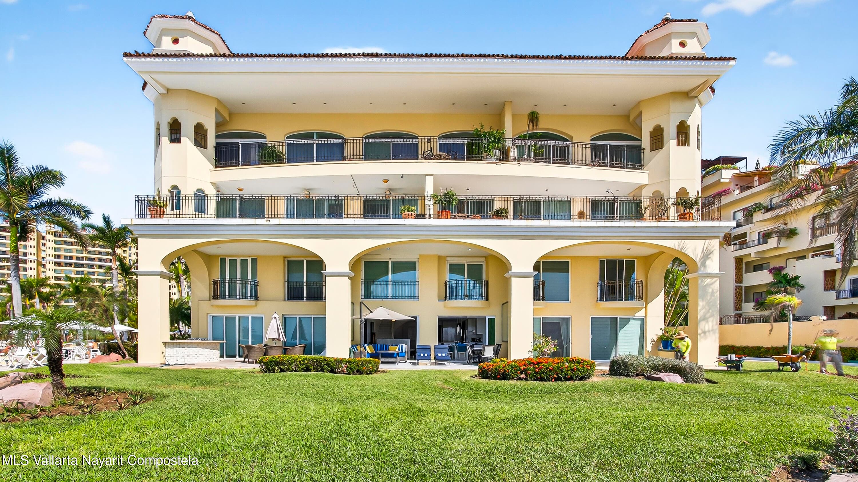 Bay View Grand 23