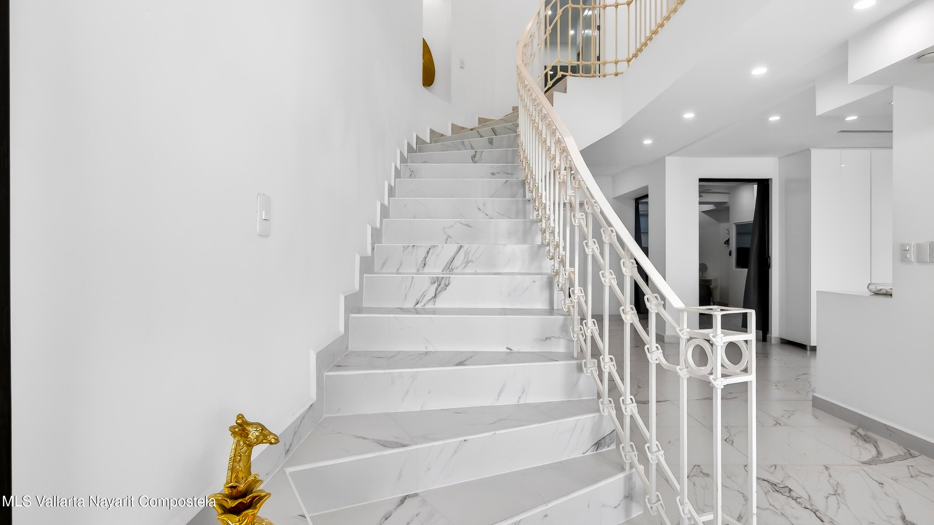 Bay View Grand 26