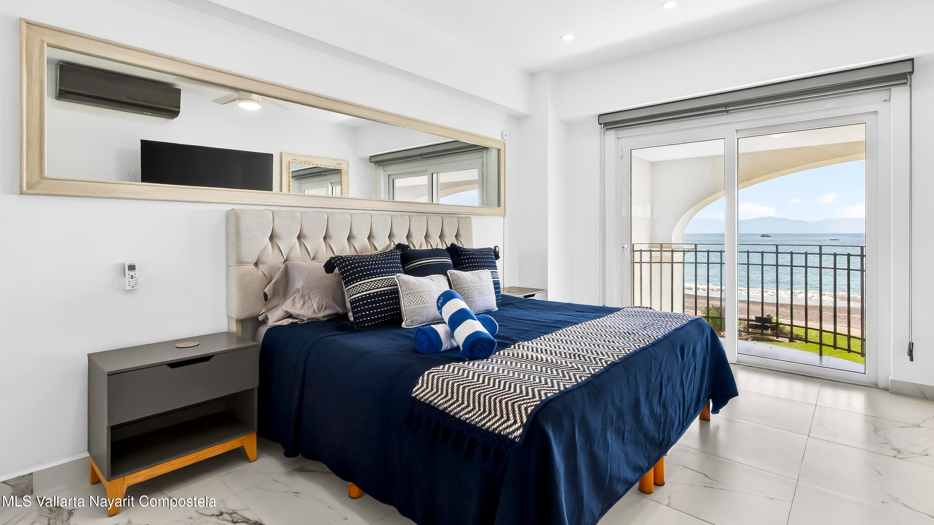 Bay View Grand 32