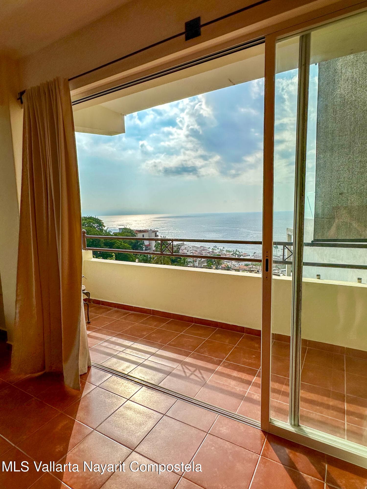 1075 Andador Jamaica 17